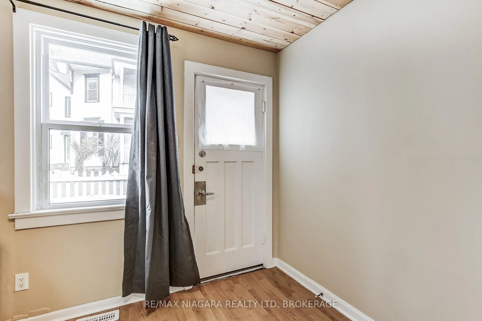 Photo 18 of 8 Catharine Street, Port Colborne, Sugarloaf — HOMEH