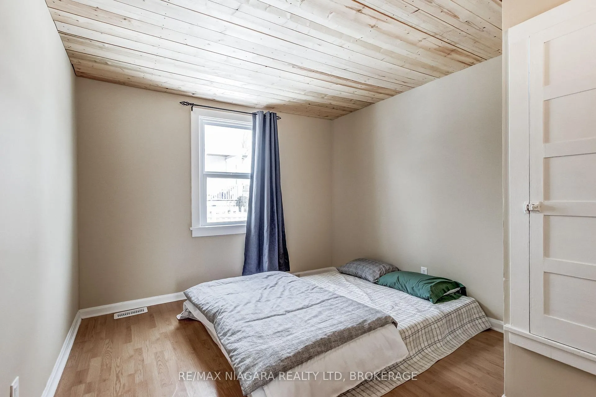 Photo 30 of 8 Catharine Street, Port Colborne, Sugarloaf — HOMEH