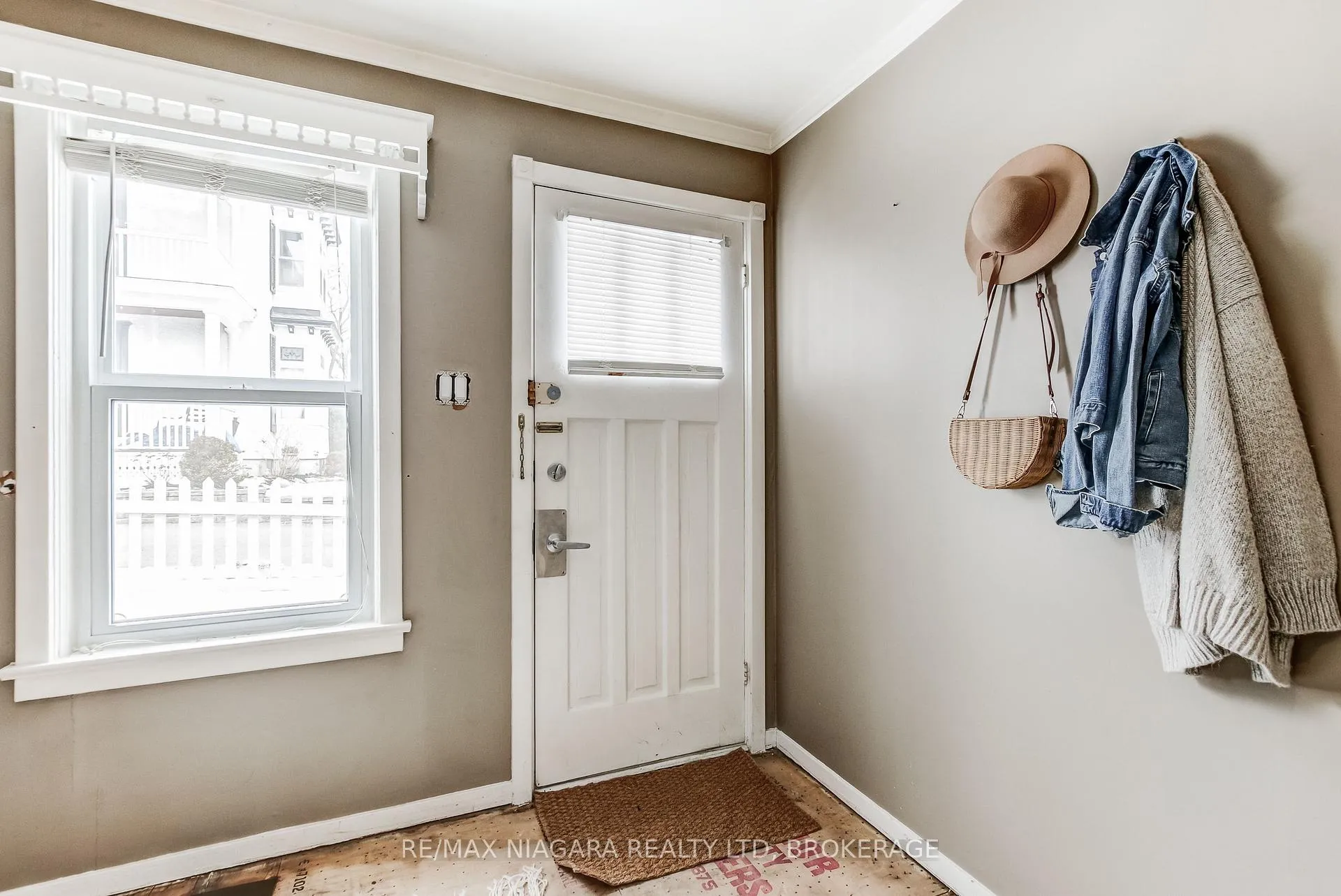 Photo 35 of 8 Catharine Street, Port Colborne, Sugarloaf — HOMEH