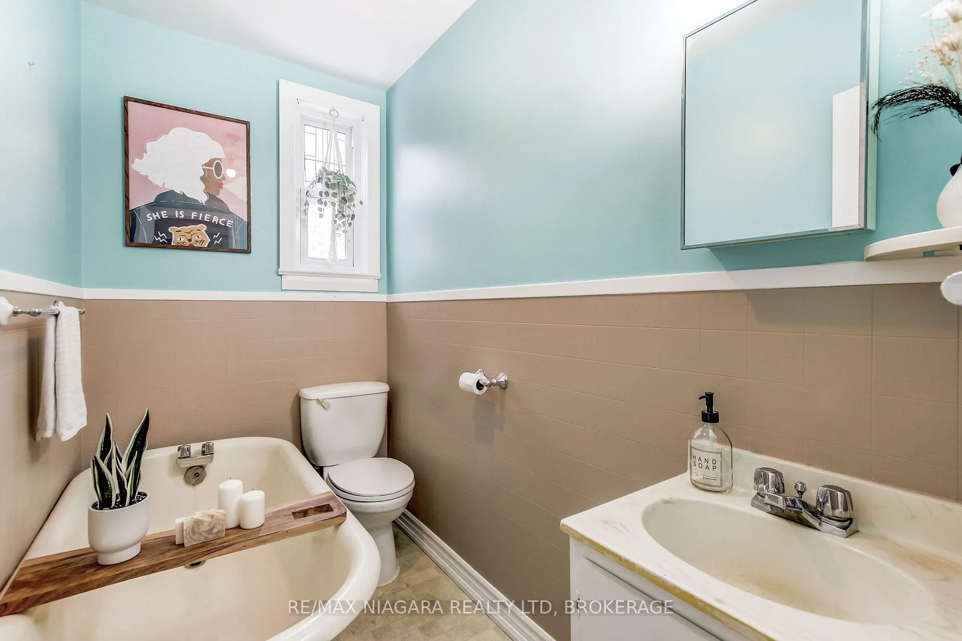 Photo 39 of 8 Catharine Street, Port Colborne, Sugarloaf — HOMEH