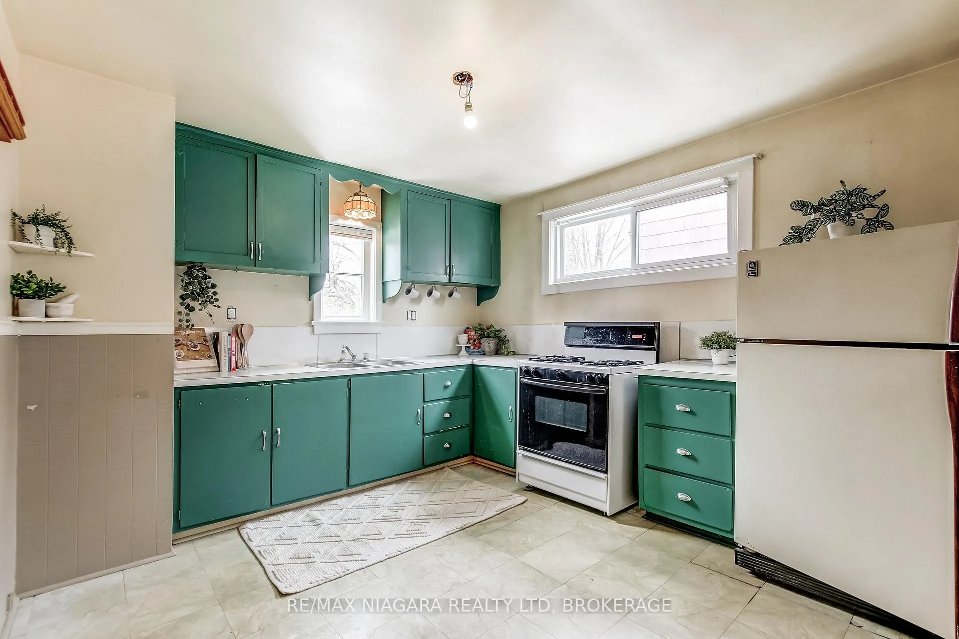 Photo 40 of 8 Catharine Street, Port Colborne, Sugarloaf — HOMEH