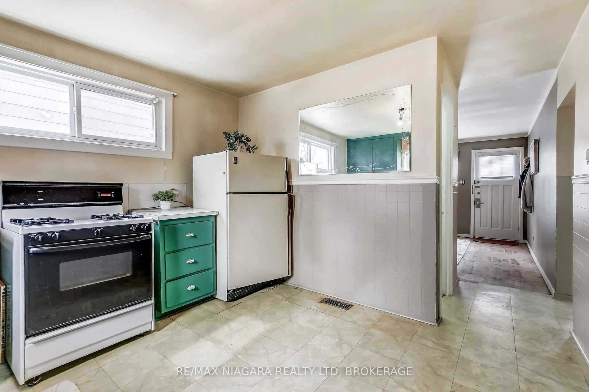 Photo 41 of 8 Catharine Street, Port Colborne, Sugarloaf — HOMEH