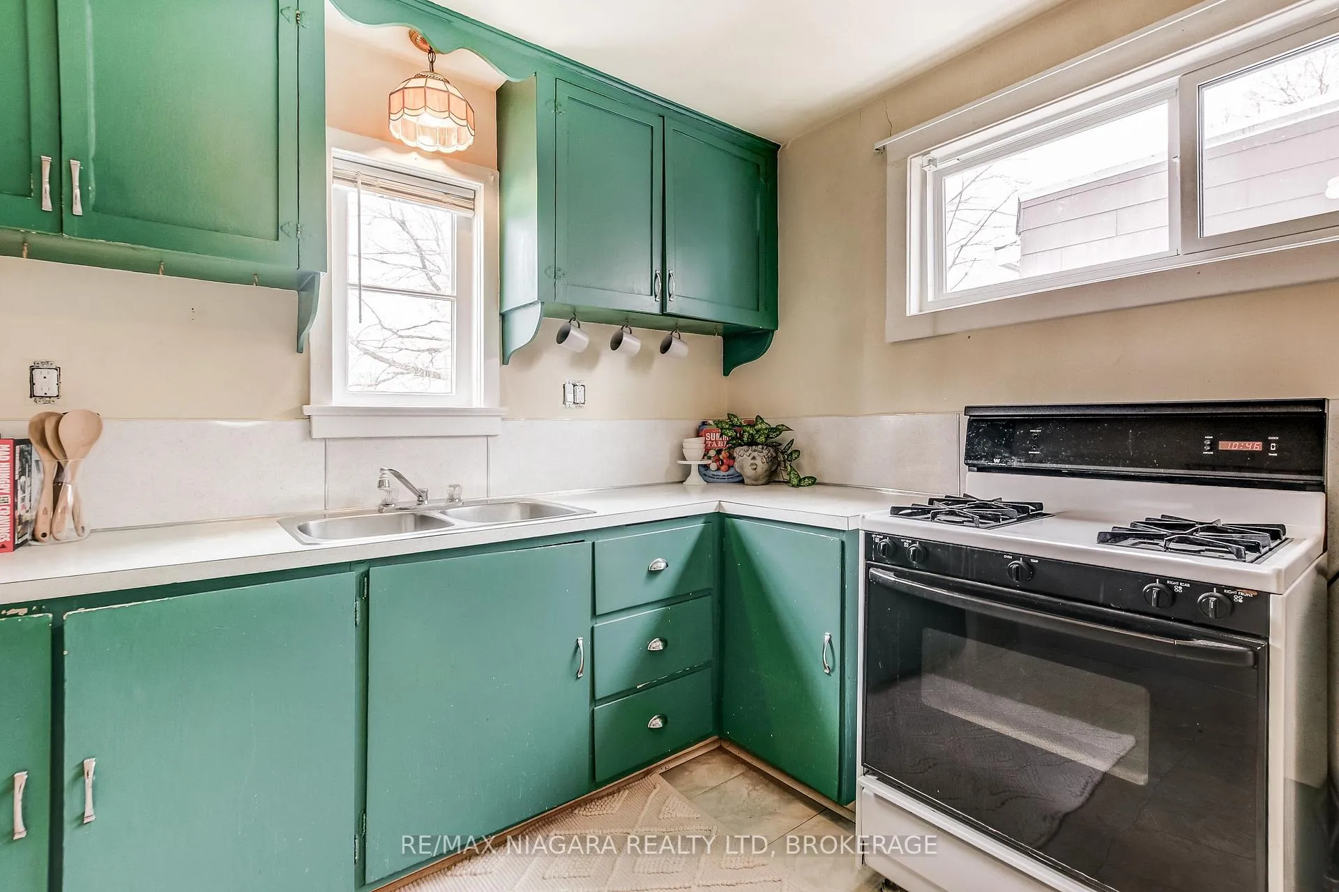 Photo 43 of 8 Catharine Street, Port Colborne, Sugarloaf — HOMEH