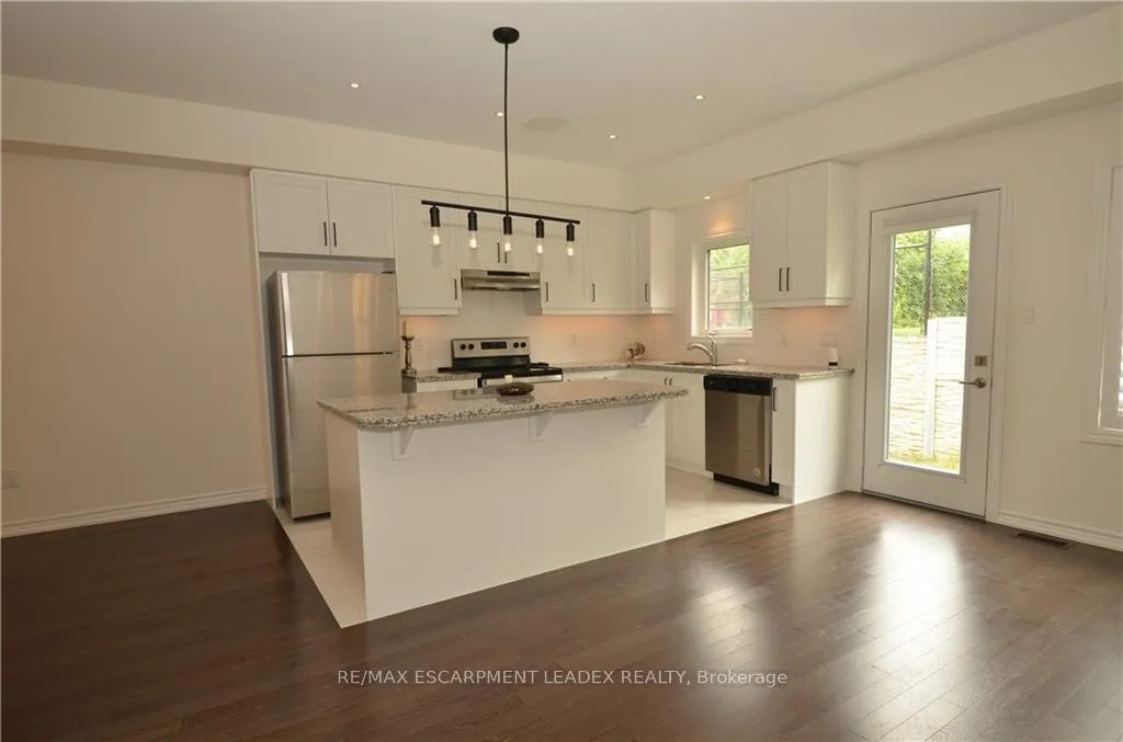 Photo 3 of Unit 9, 515 Garner Road W, Hamilton, Ancaster — HOMEH