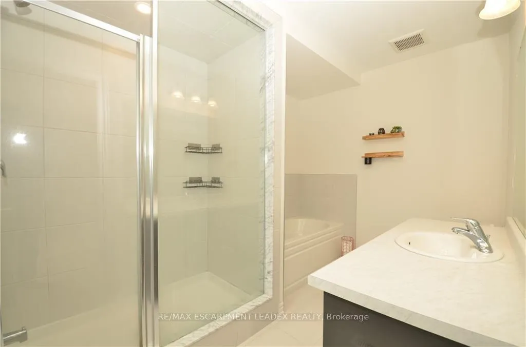 Photo 10 of Unit 9, 515 Garner Road W, Hamilton, Ancaster — HOMEH