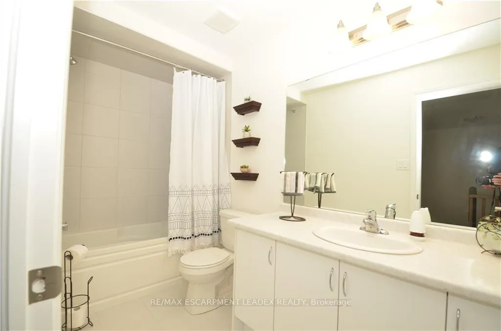 Photo 11 of Unit 9, 515 Garner Road W, Hamilton, Ancaster — HOMEH