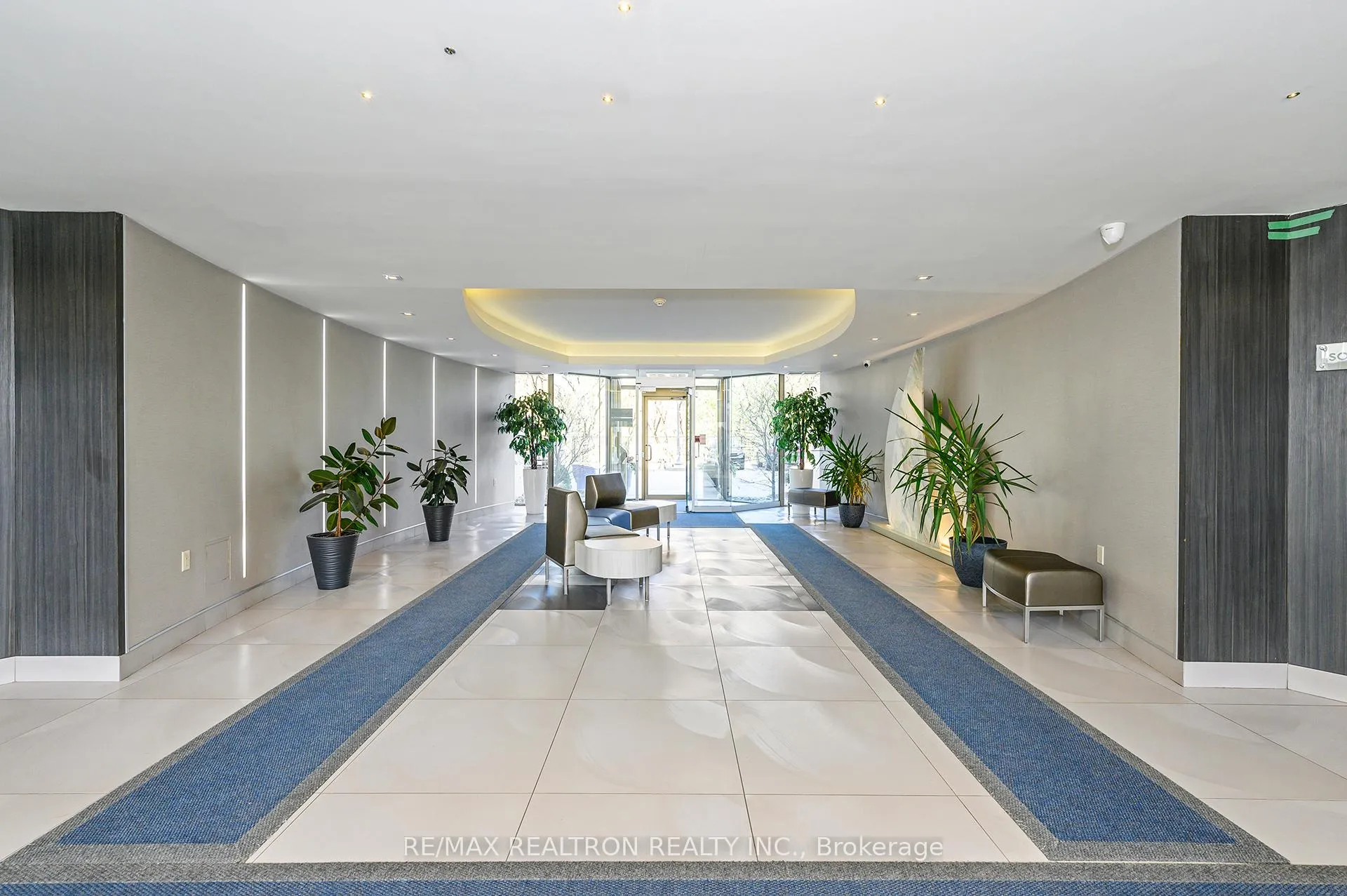 Photo 2 of Unit 1012, 2261 Lake Shore Boulevard W, Etobicoke, Mimico — HOMEH