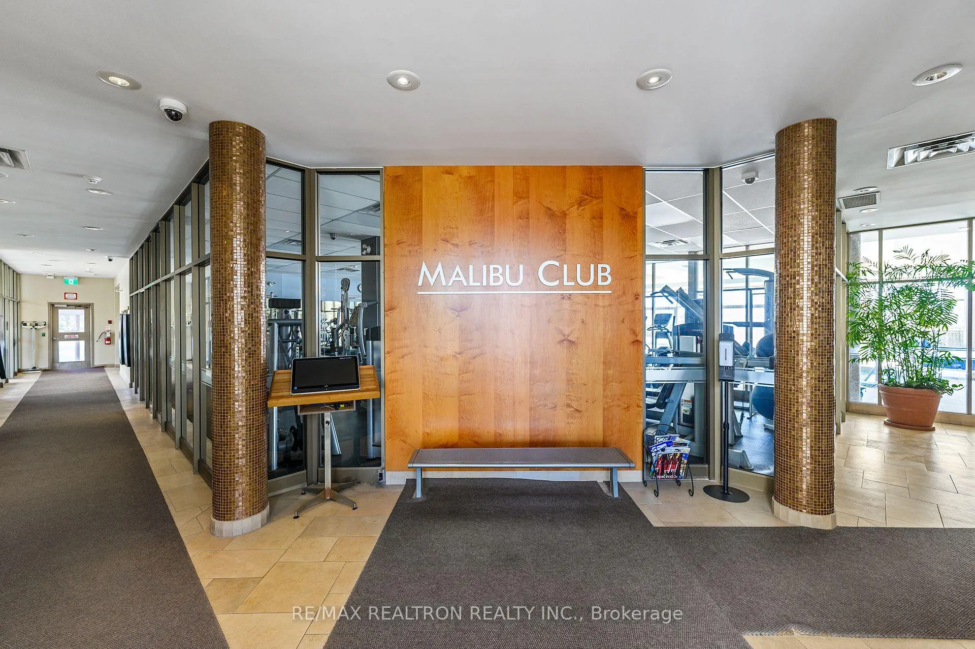 Photo 4 of Unit 1012, 2261 Lake Shore Boulevard W, Etobicoke, Mimico — HOMEH