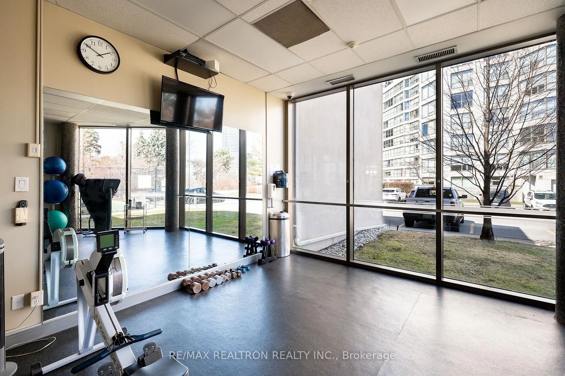 Photo 8 of Unit 1012, 2261 Lake Shore Boulevard W, Etobicoke, Mimico — HOMEH