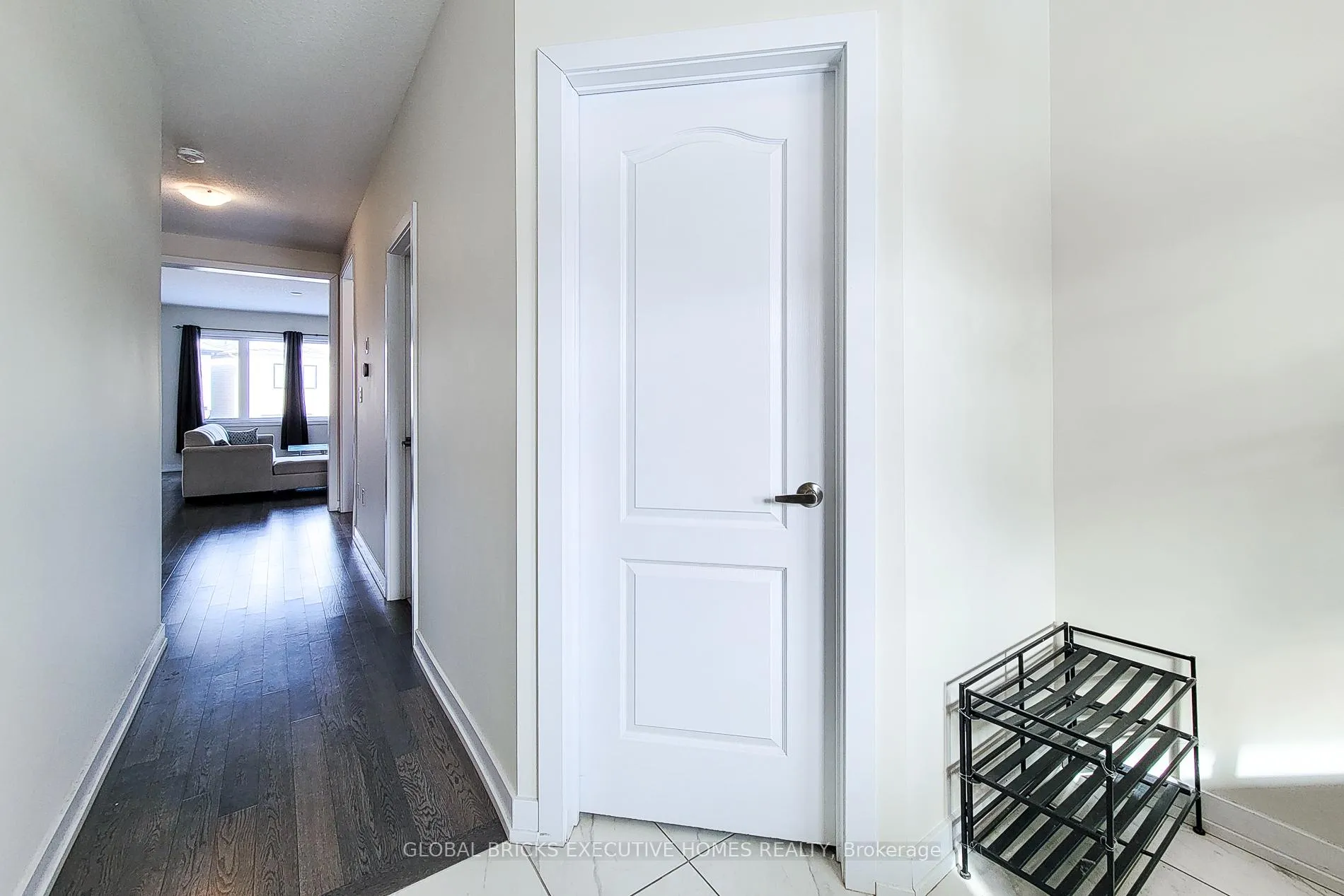 Photo 5 of 33 Wintergreen Crescent, Haldimand — HOMEH