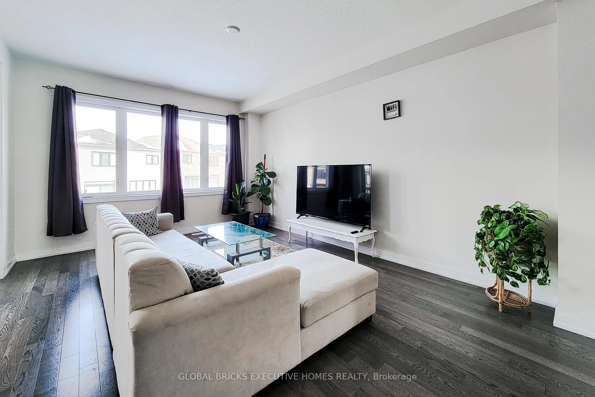 Photo 9 of 33 Wintergreen Crescent, Haldimand — HOMEH