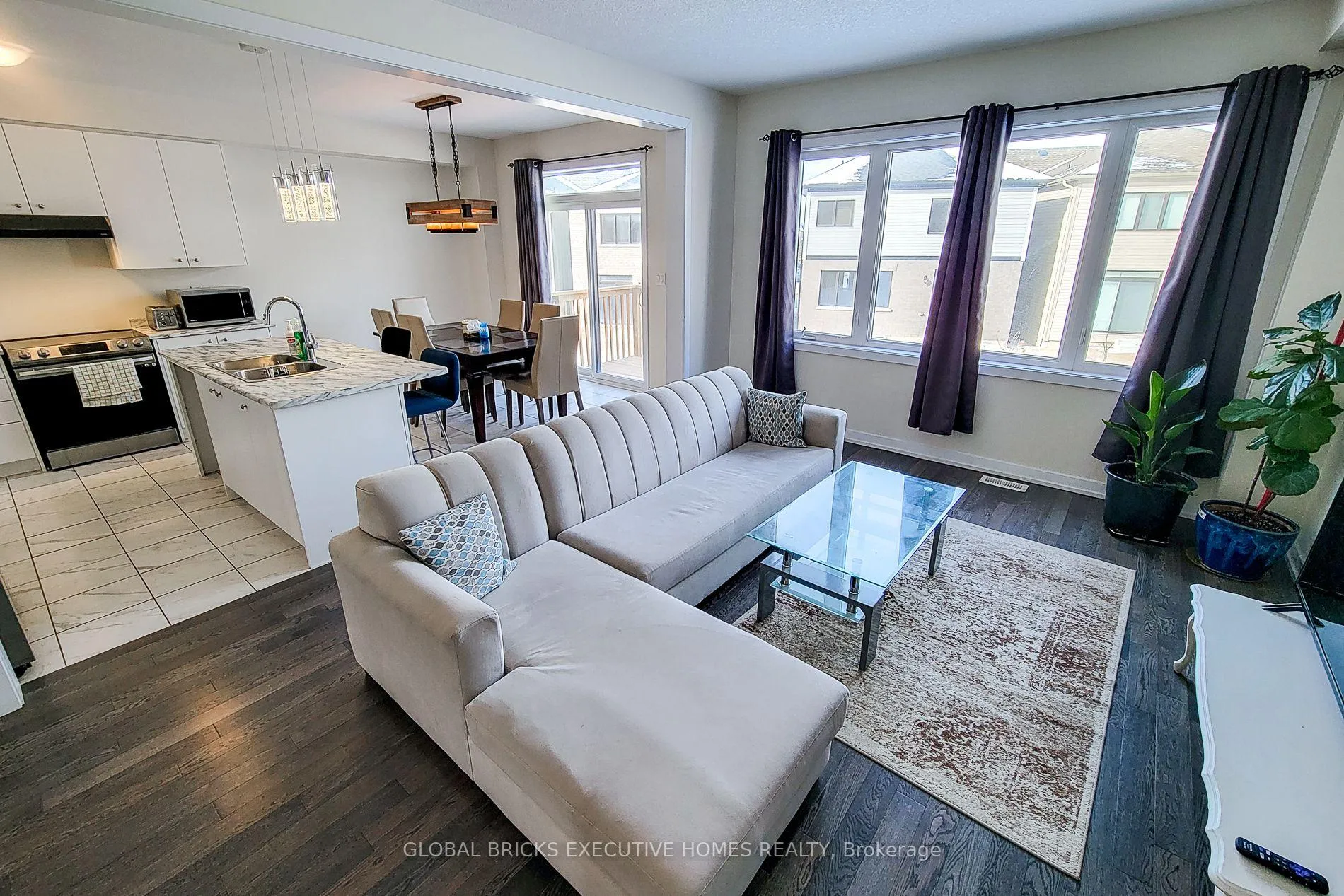 Photo 10 of 33 Wintergreen Crescent, Haldimand — HOMEH