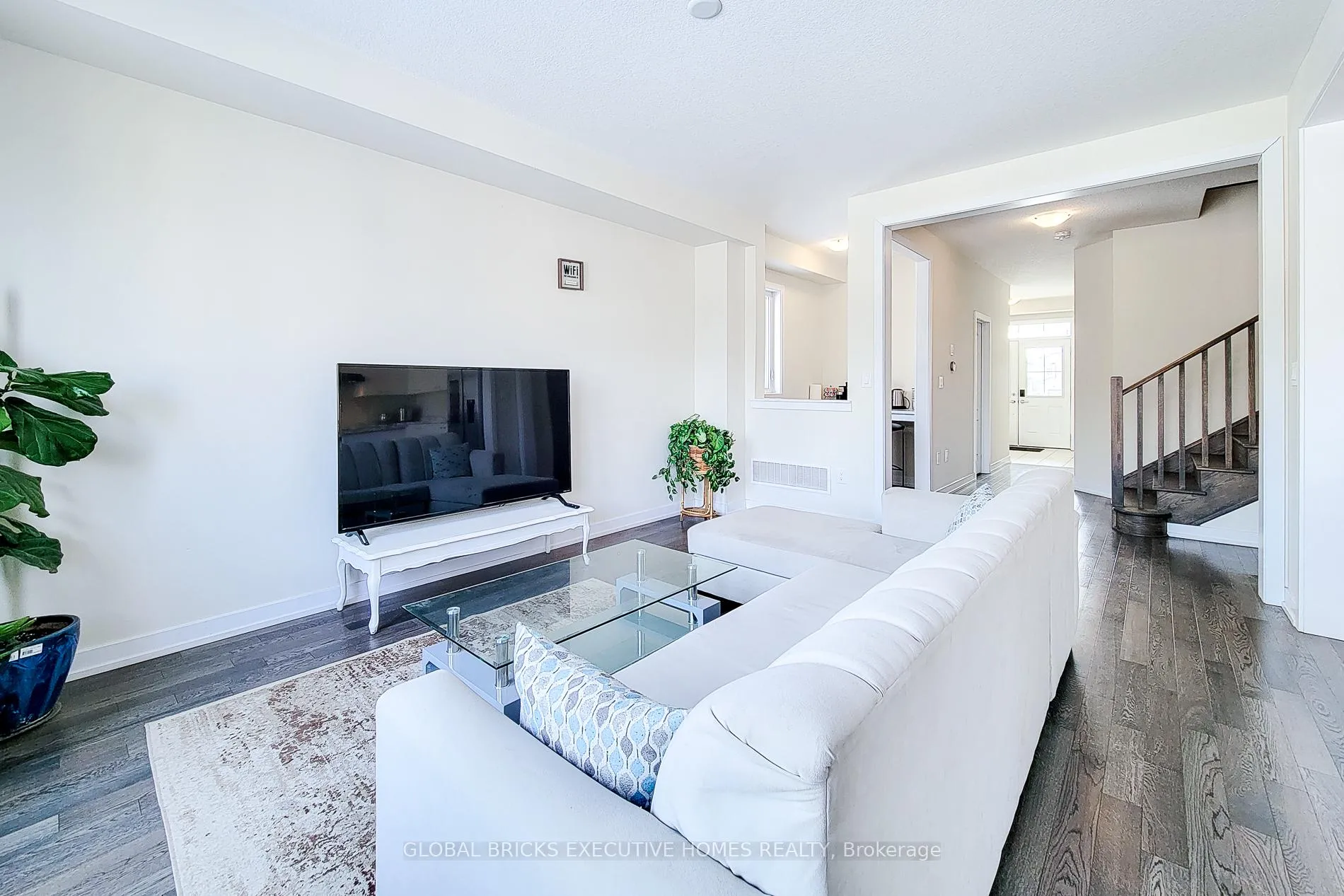 Photo 11 of 33 Wintergreen Crescent, Haldimand — HOMEH