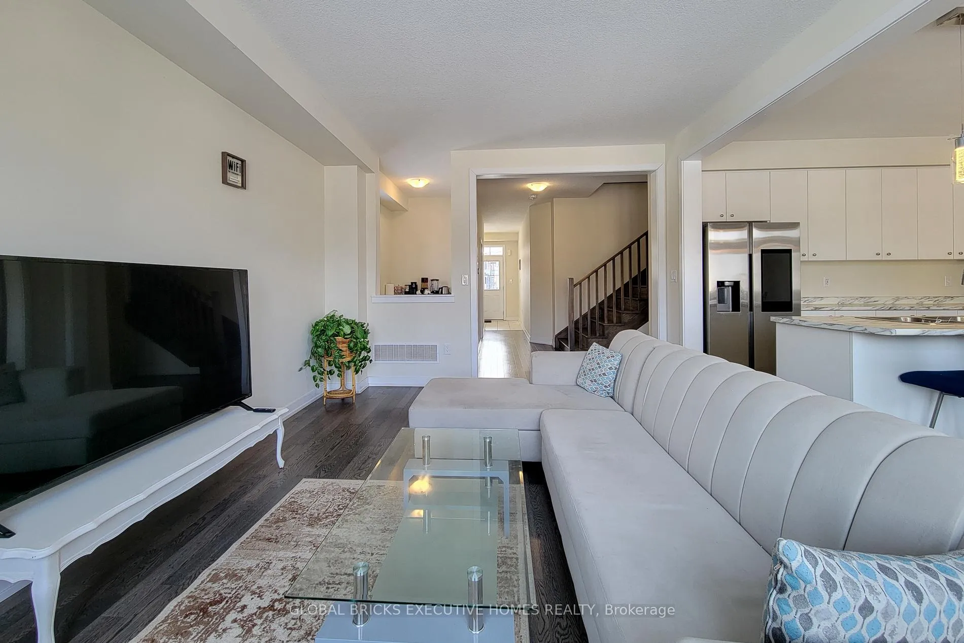 Photo 12 of 33 Wintergreen Crescent, Haldimand — HOMEH
