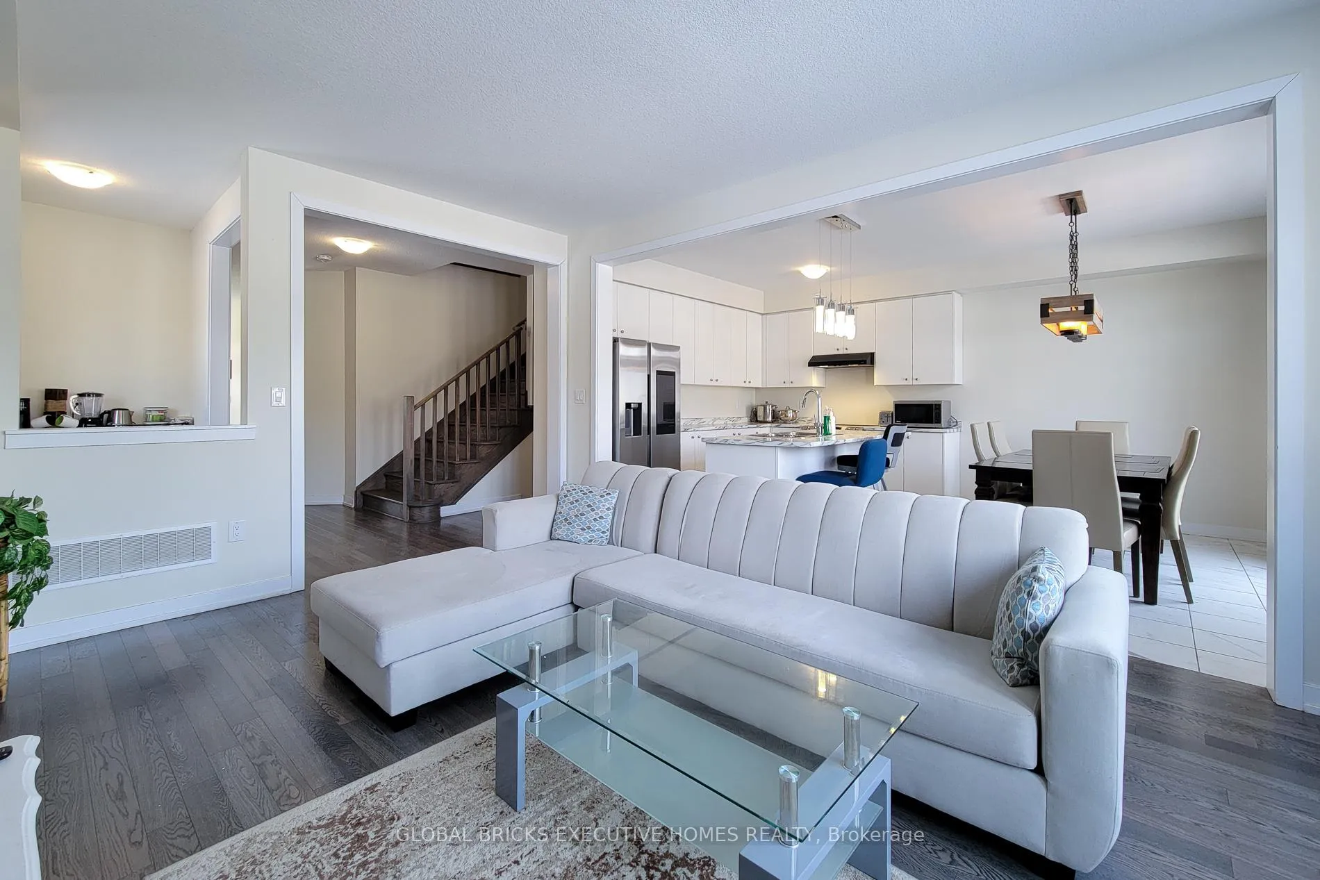 Photo 13 of 33 Wintergreen Crescent, Haldimand — HOMEH