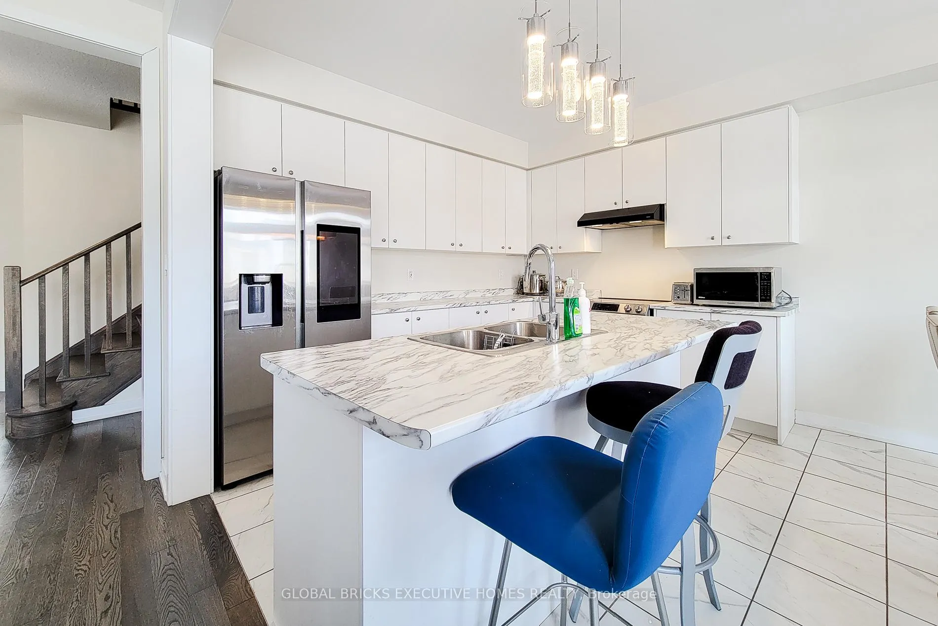 Photo 15 of 33 Wintergreen Crescent, Haldimand — HOMEH