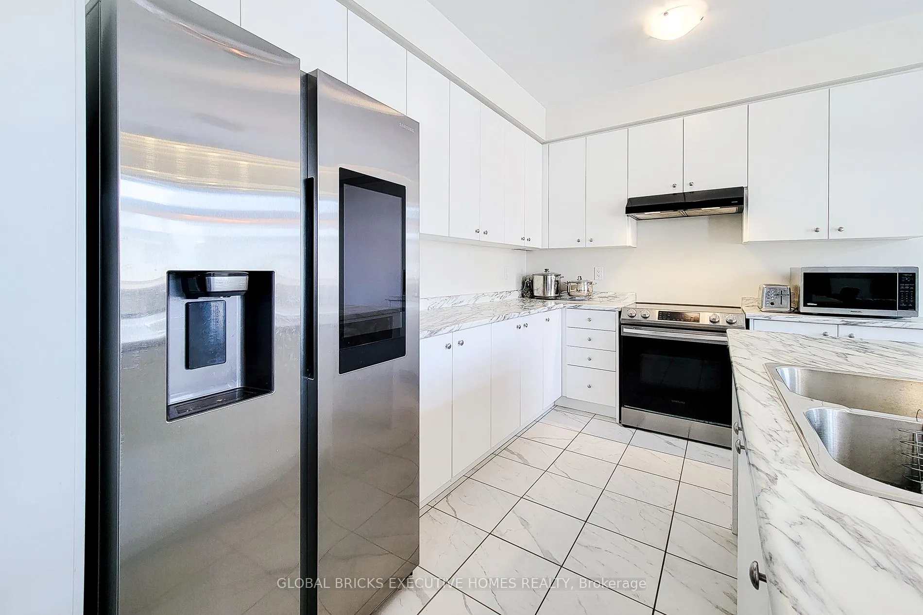 Photo 17 of 33 Wintergreen Crescent, Haldimand — HOMEH