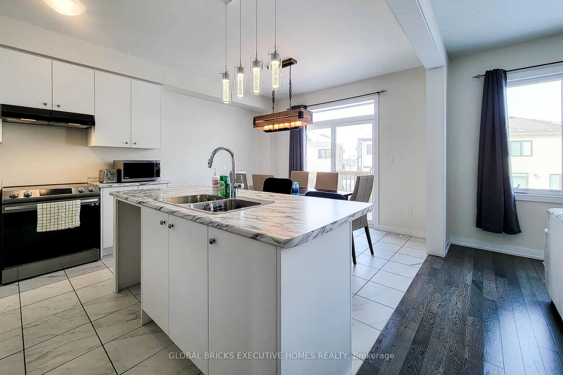 Photo 18 of 33 Wintergreen Crescent, Haldimand — HOMEH