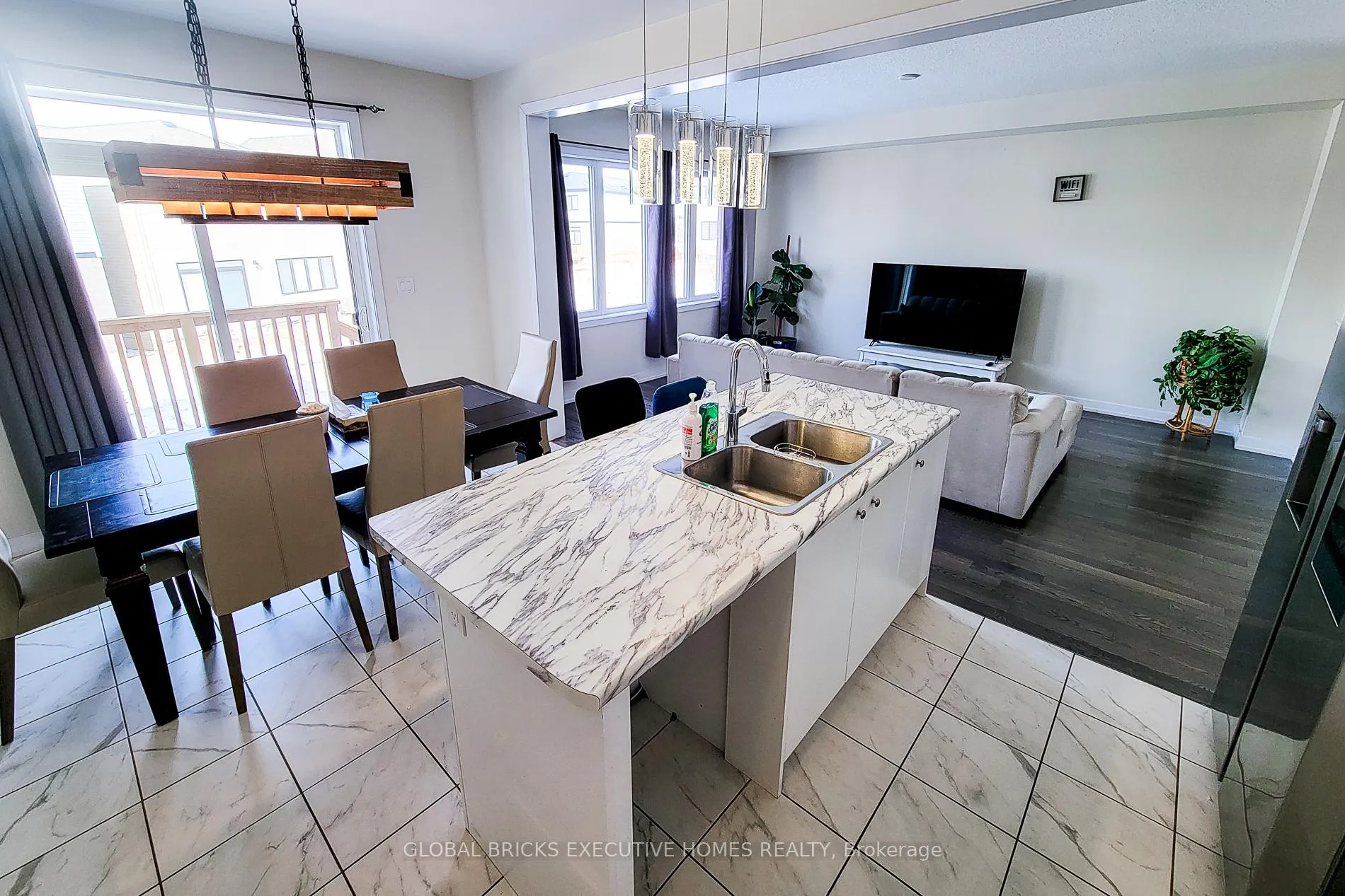 Photo 19 of 33 Wintergreen Crescent, Haldimand — HOMEH
