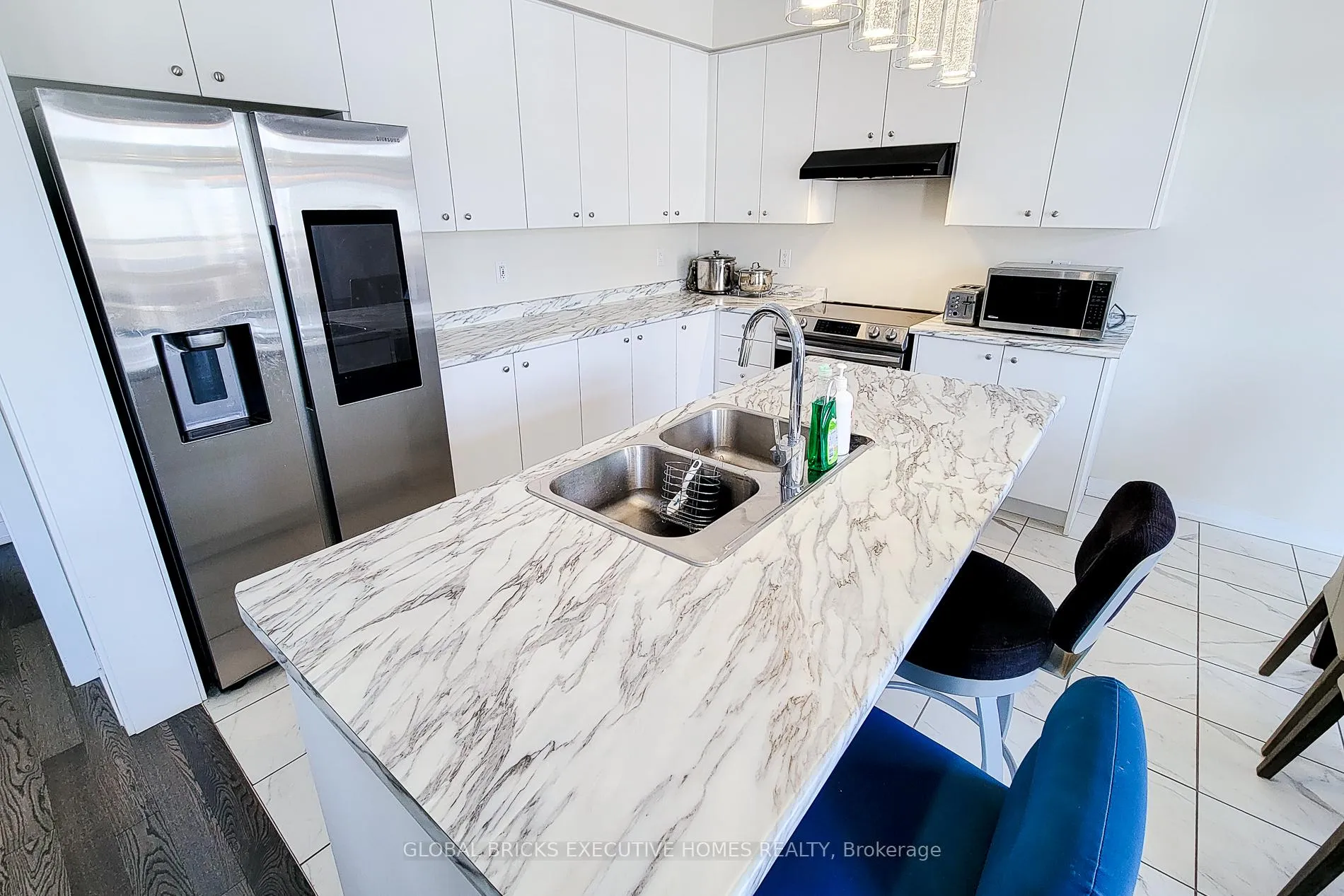 Photo 22 of 33 Wintergreen Crescent, Haldimand — HOMEH