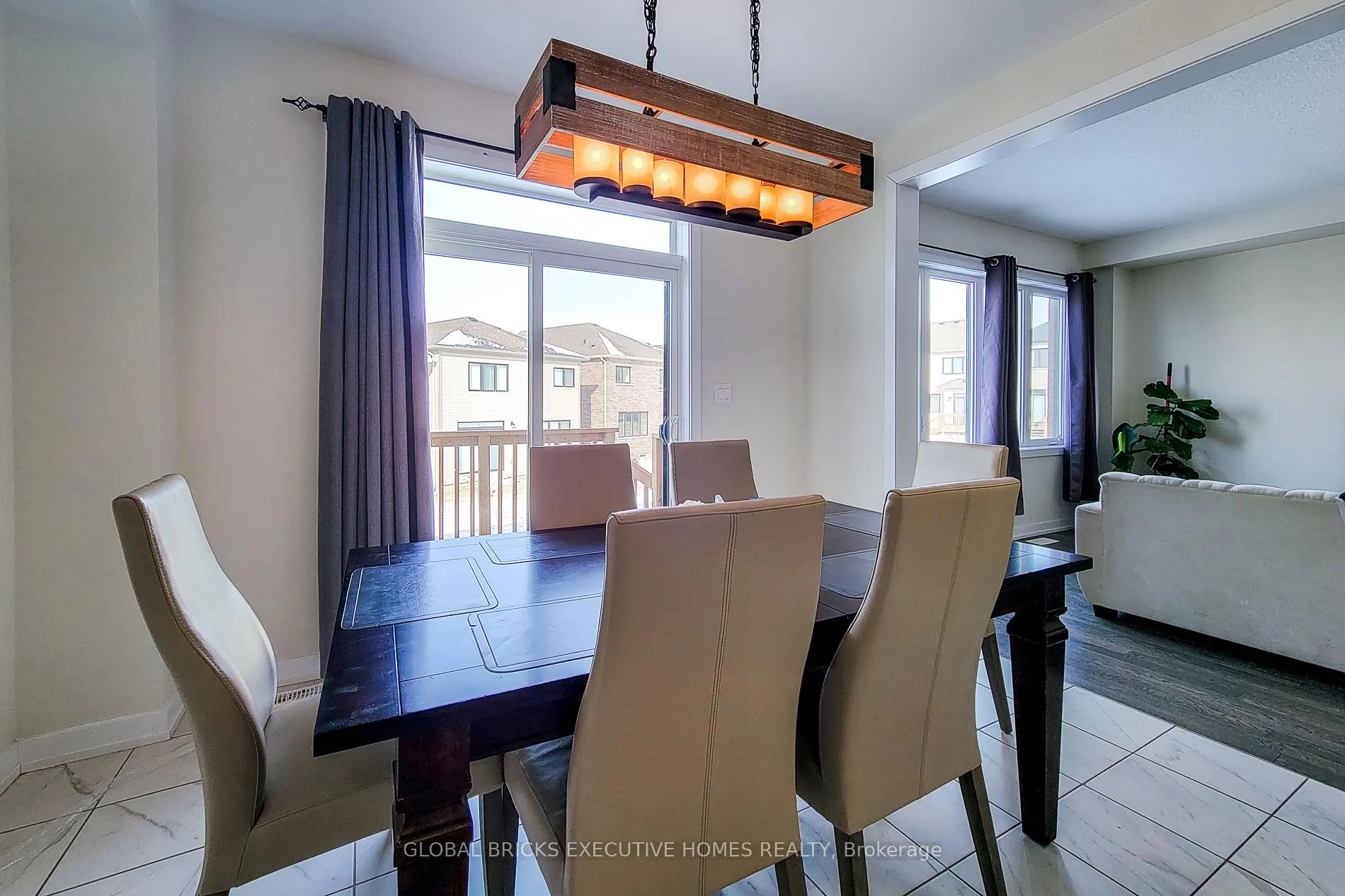 Photo 23 of 33 Wintergreen Crescent, Haldimand — HOMEH