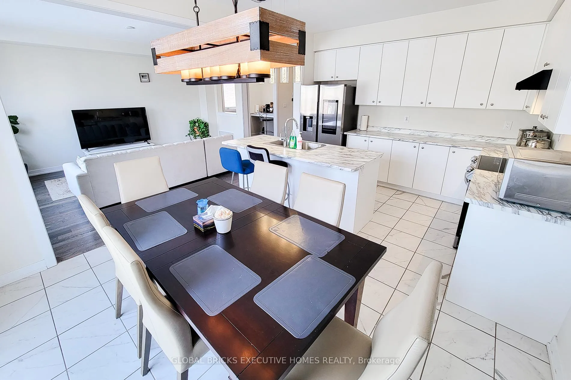 Photo 24 of 33 Wintergreen Crescent, Haldimand — HOMEH