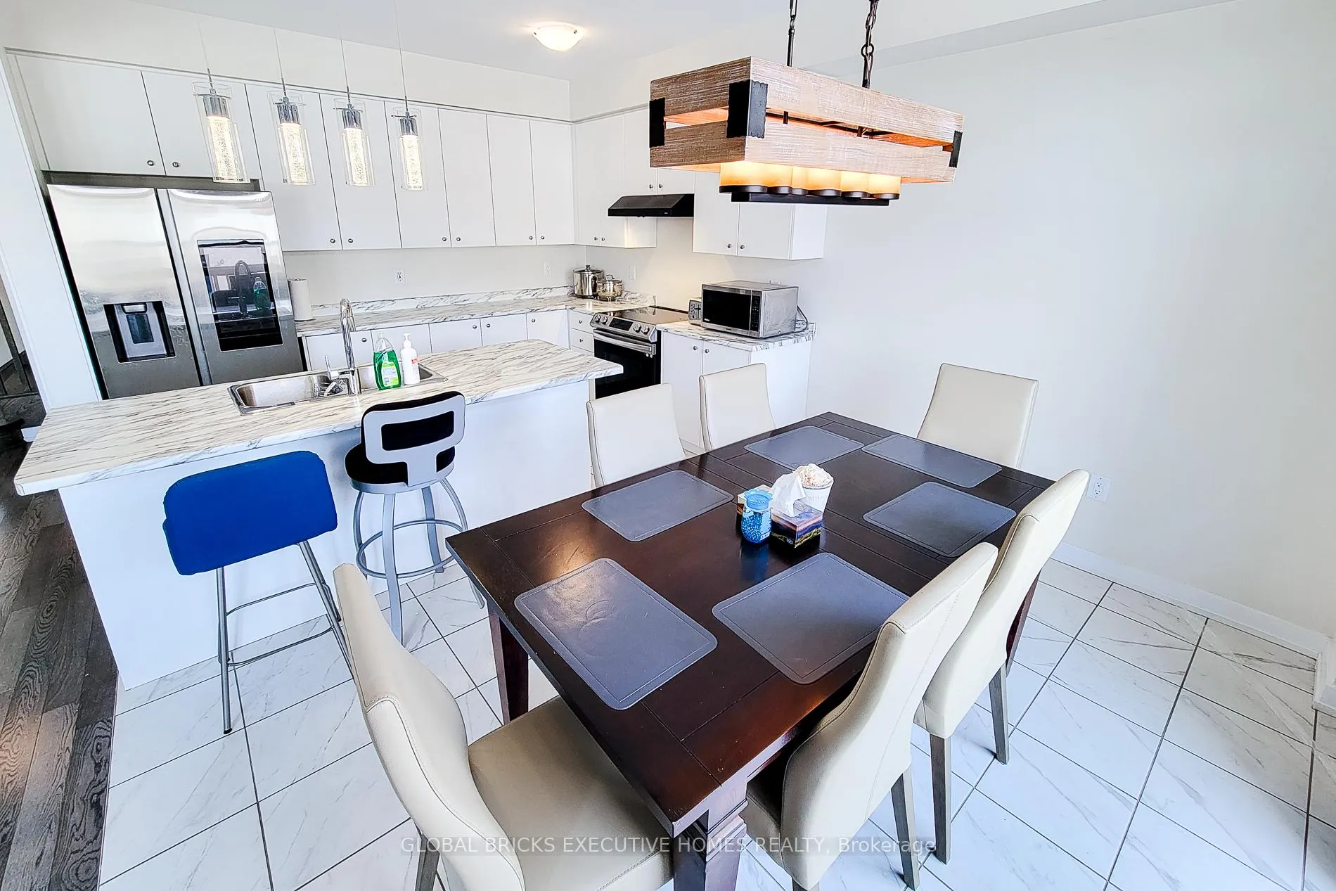 Photo 25 of 33 Wintergreen Crescent, Haldimand — HOMEH