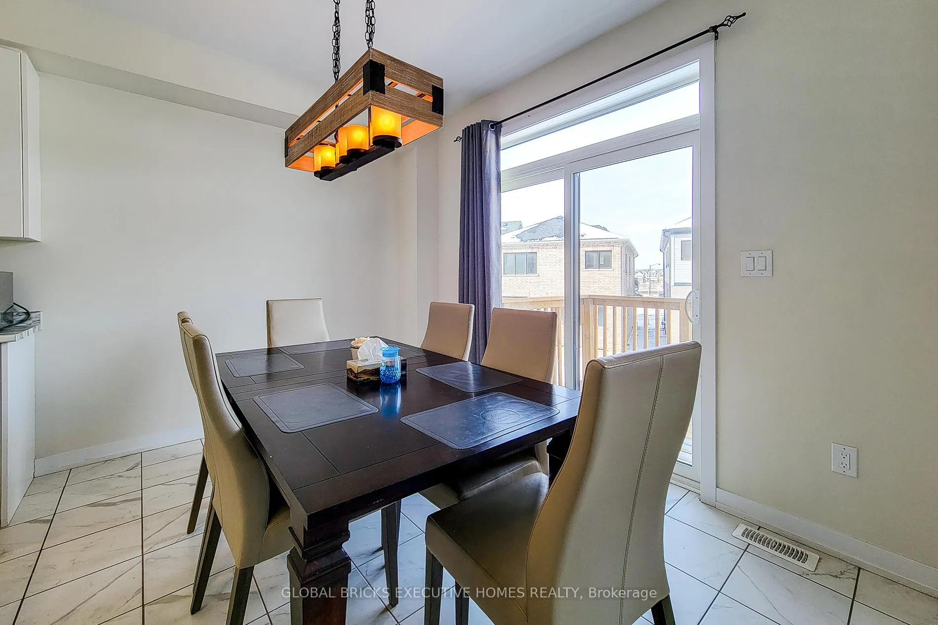 Photo 26 of 33 Wintergreen Crescent, Haldimand — HOMEH