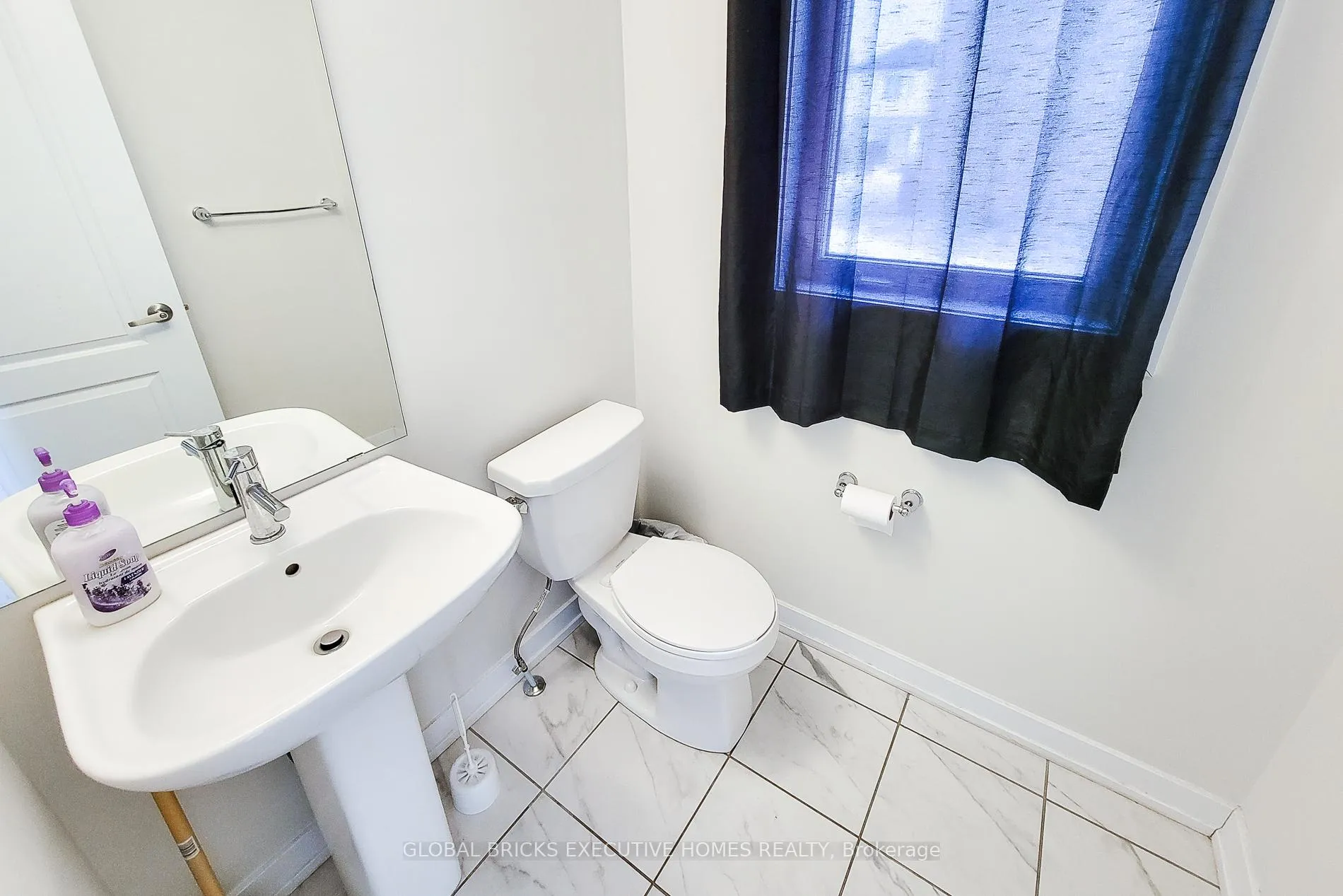 Photo 28 of 33 Wintergreen Crescent, Haldimand — HOMEH