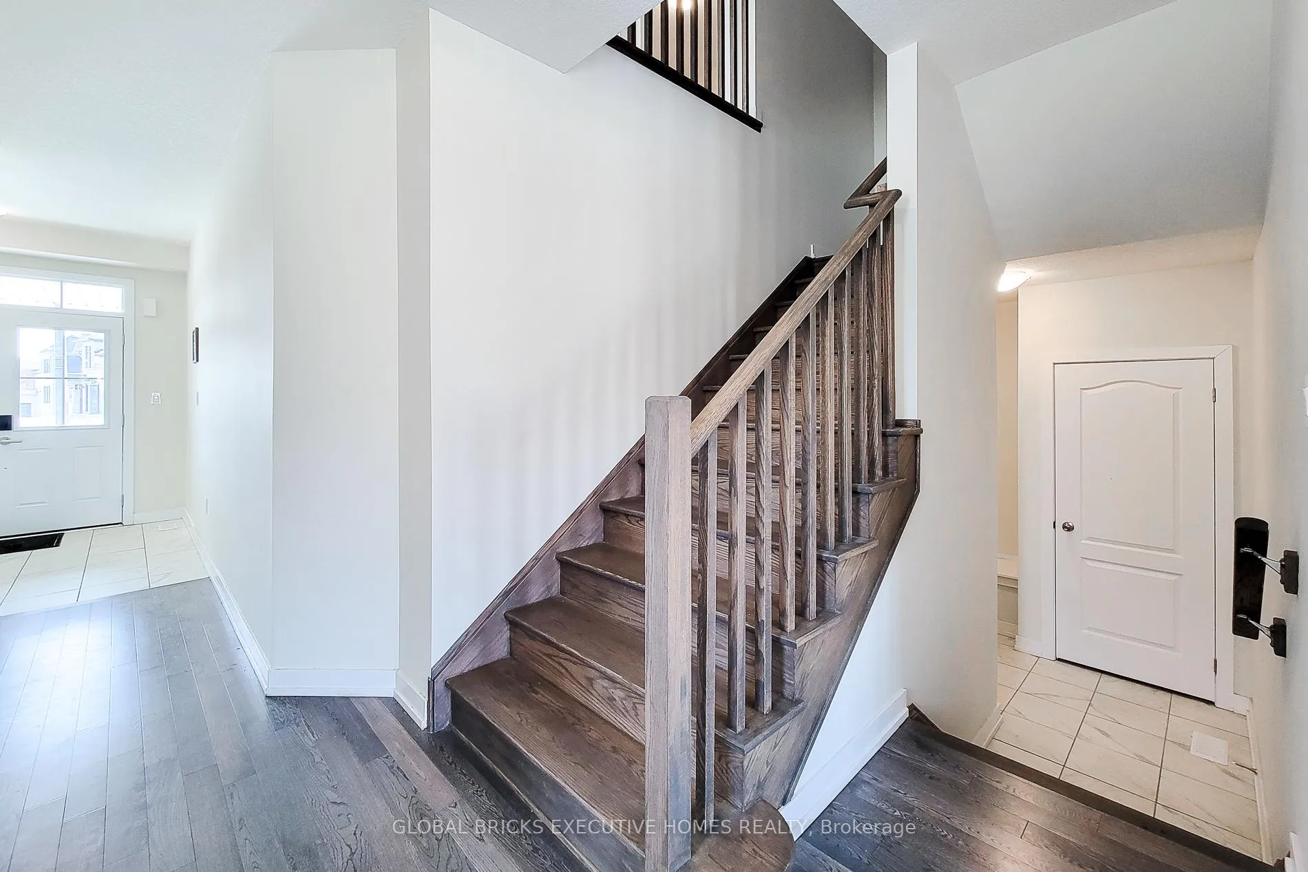 Photo 29 of 33 Wintergreen Crescent, Haldimand — HOMEH