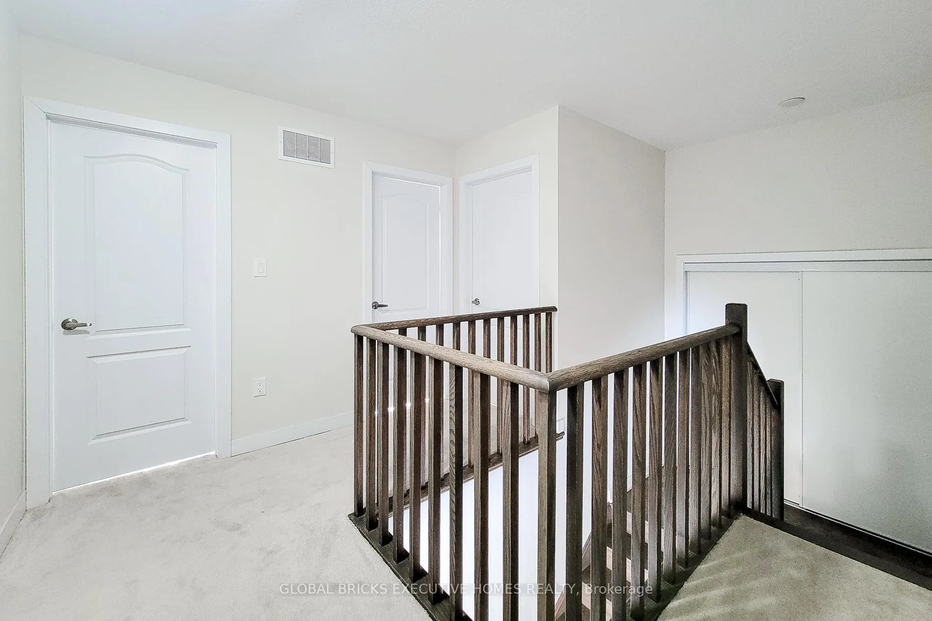 Photo 30 of 33 Wintergreen Crescent, Haldimand — HOMEH