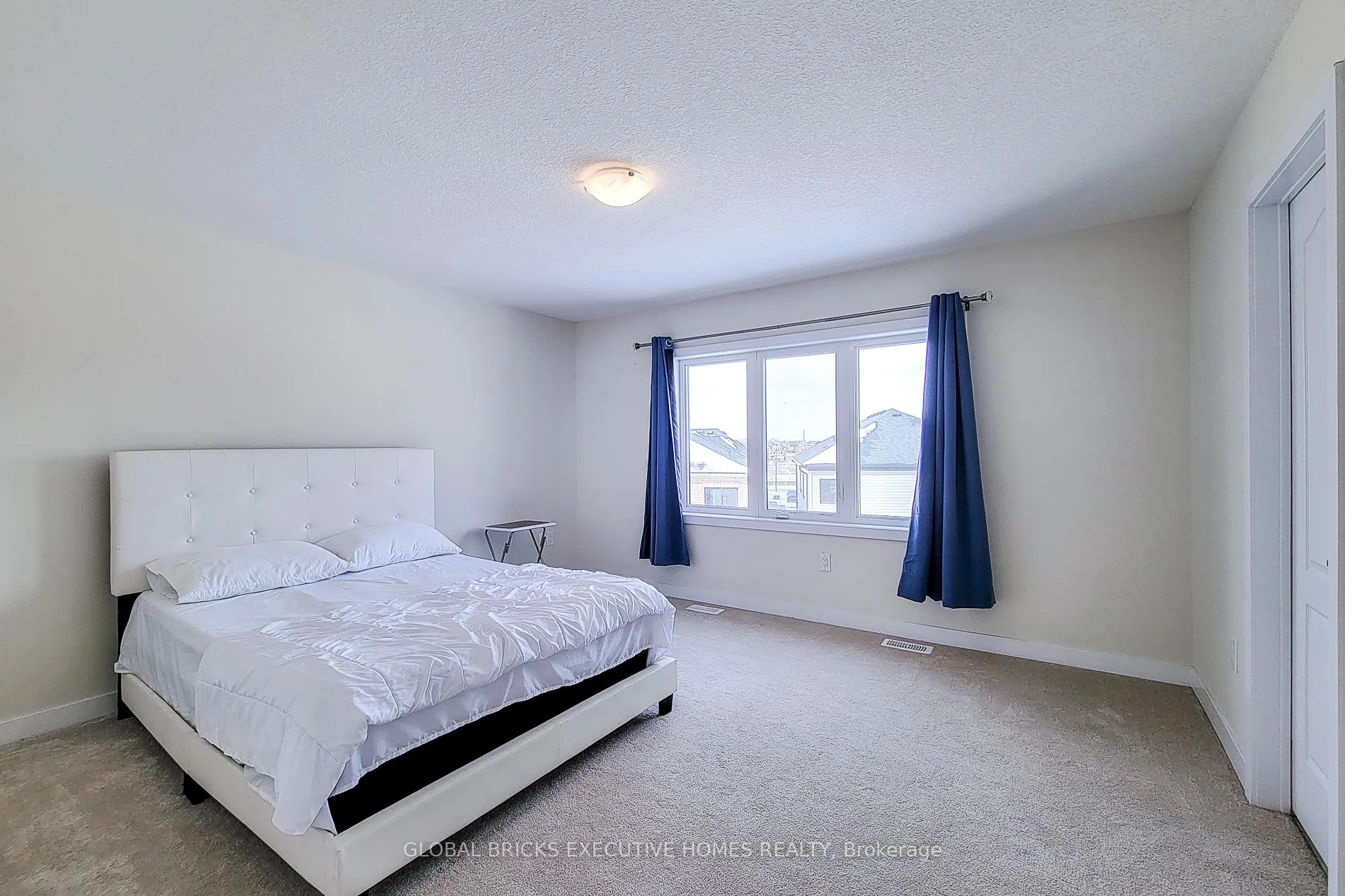 Photo 33 of 33 Wintergreen Crescent, Haldimand — HOMEH