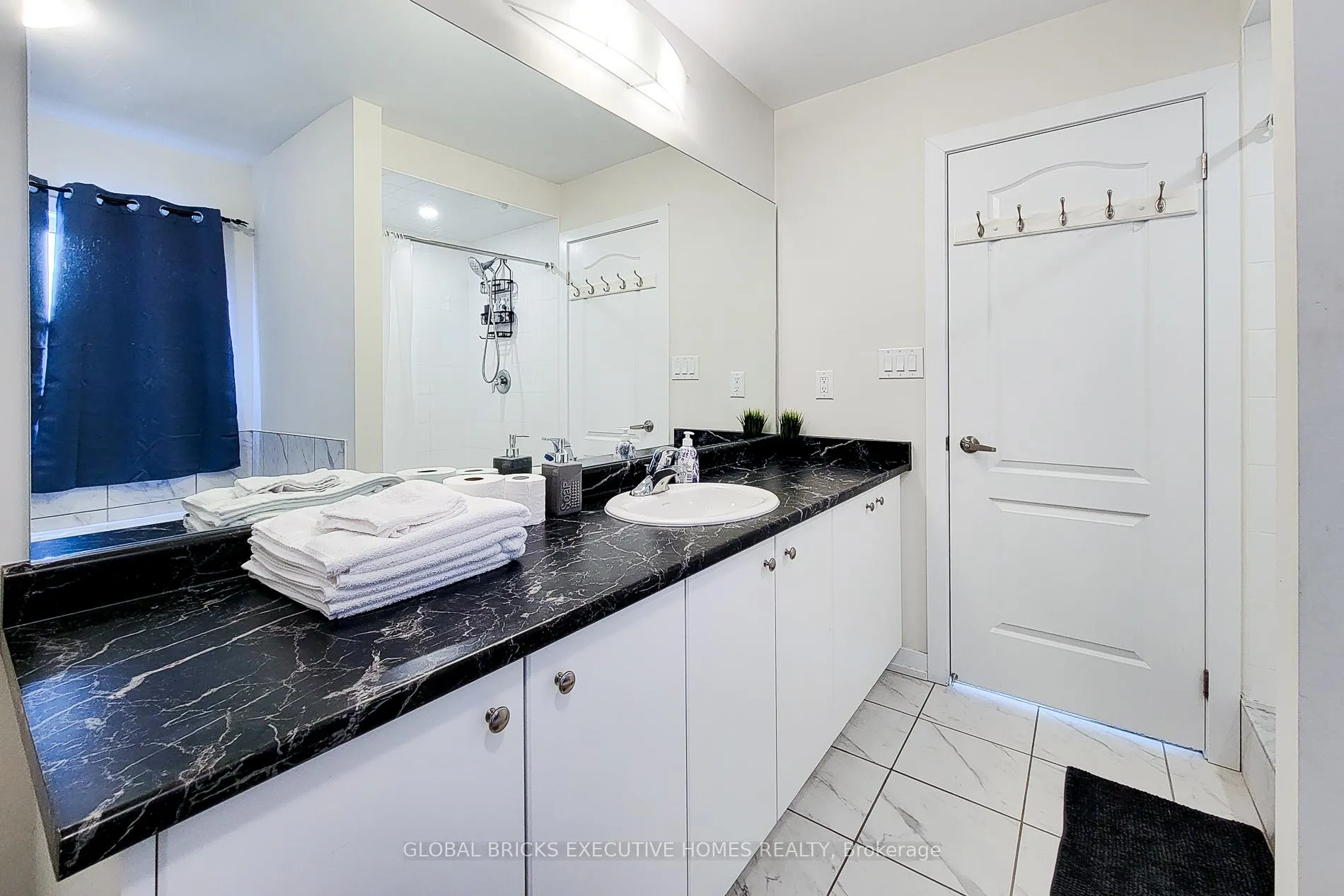 Photo 35 of 33 Wintergreen Crescent, Haldimand — HOMEH