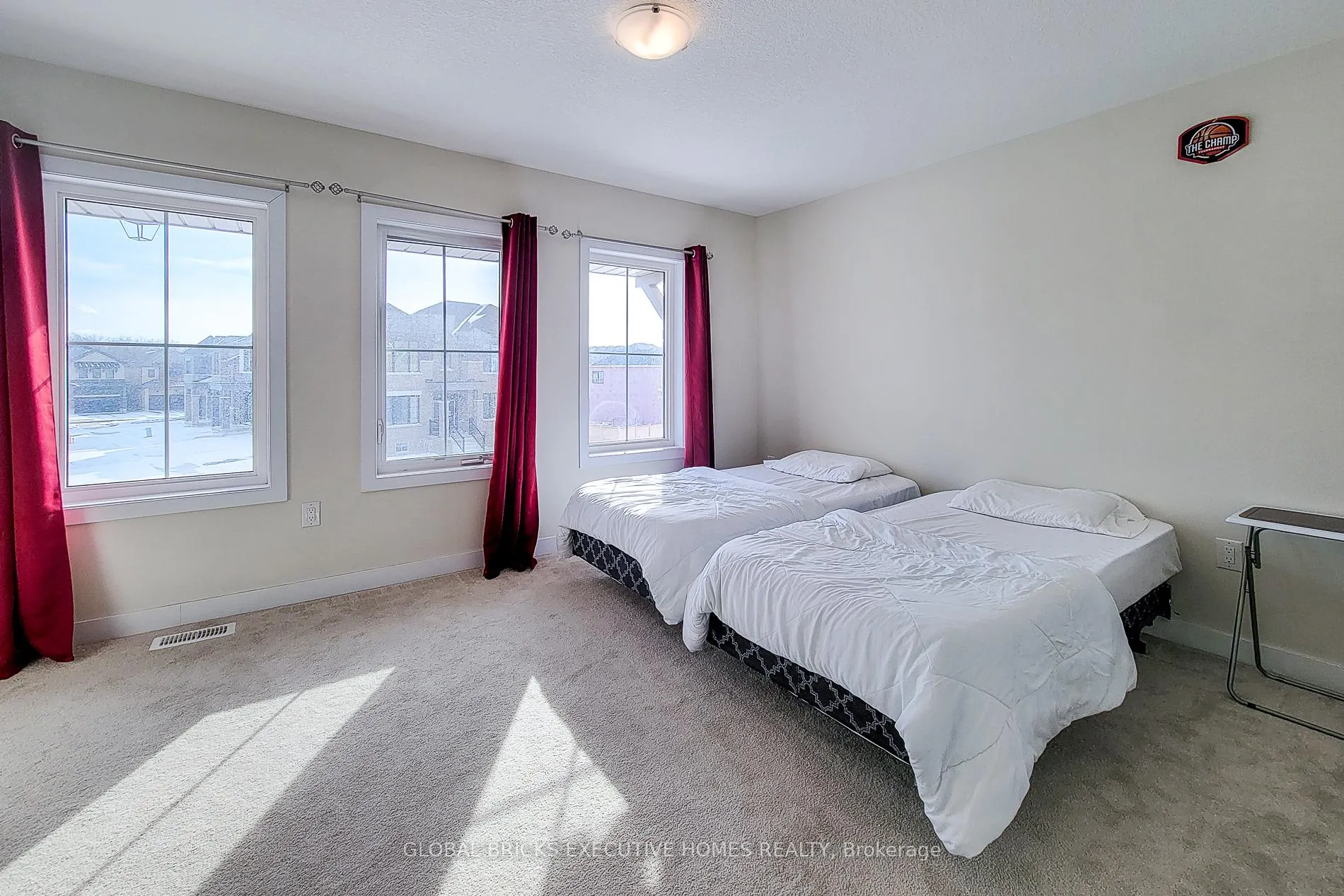 Photo 40 of 33 Wintergreen Crescent, Haldimand — HOMEH