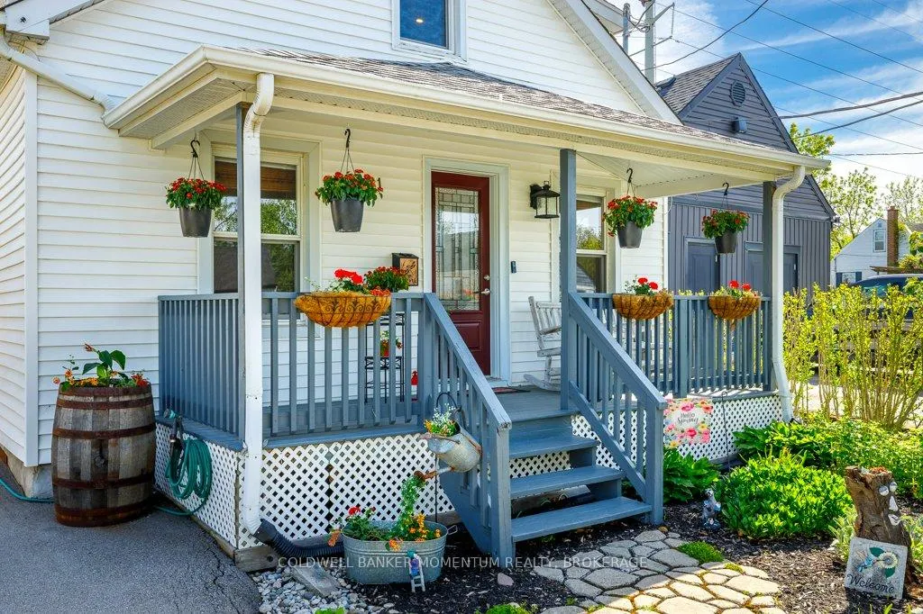 Photo 3 of 61 Rosedale Avenue, St. Catharines, Secord Woods — HOMEH