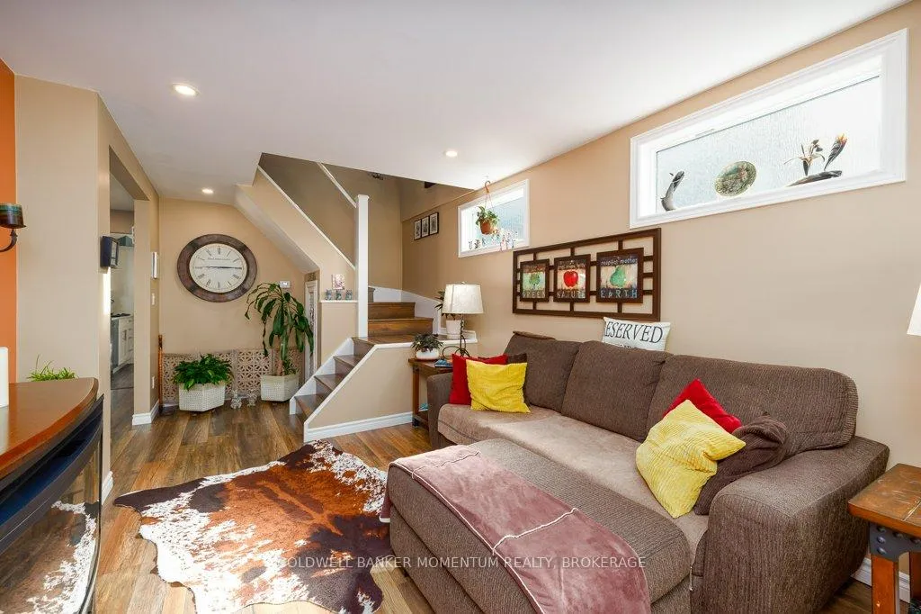 Photo 9 of 61 Rosedale Avenue, St. Catharines, Secord Woods — HOMEH