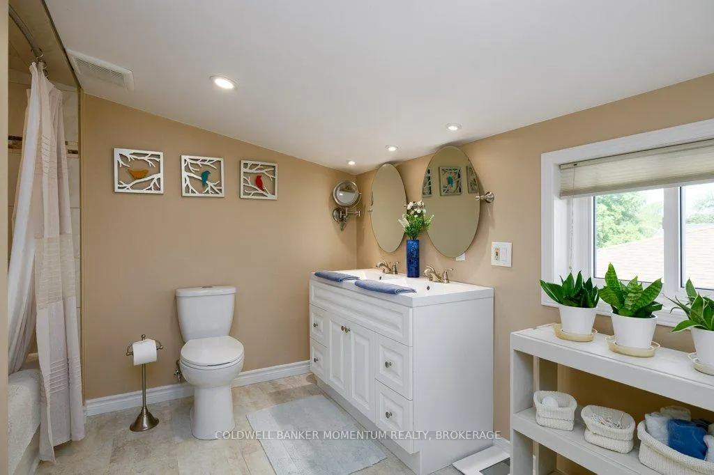 Photo 23 of 61 Rosedale Avenue, St. Catharines, Secord Woods — HOMEH