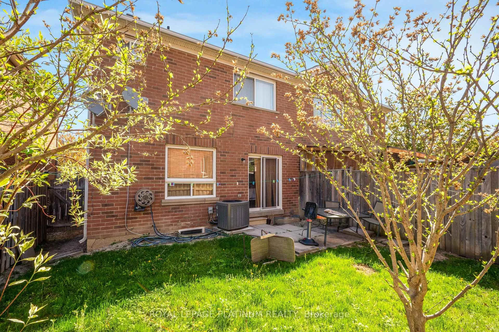 Photo 6 of 4 Silver Egret Road, Brampton, Fletcher's Meadow — HOMEH