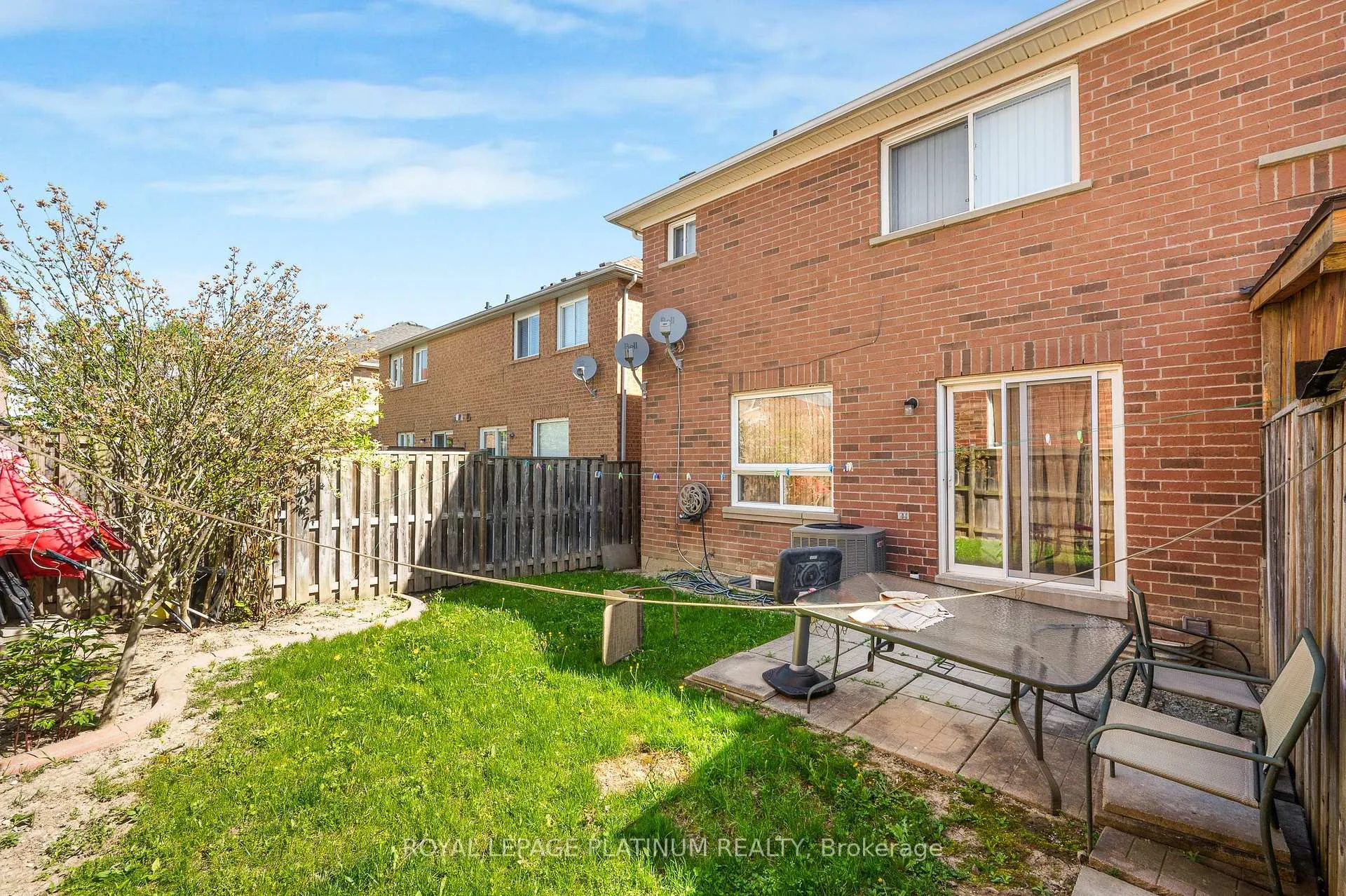 Photo 8 of 4 Silver Egret Road, Brampton, Fletcher's Meadow — HOMEH