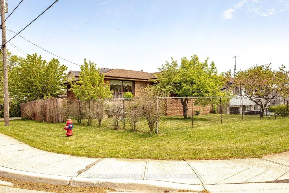 Photo 2 of 381 Red Oak Avenue, Hamilton, Stoney Creek — HOMEH