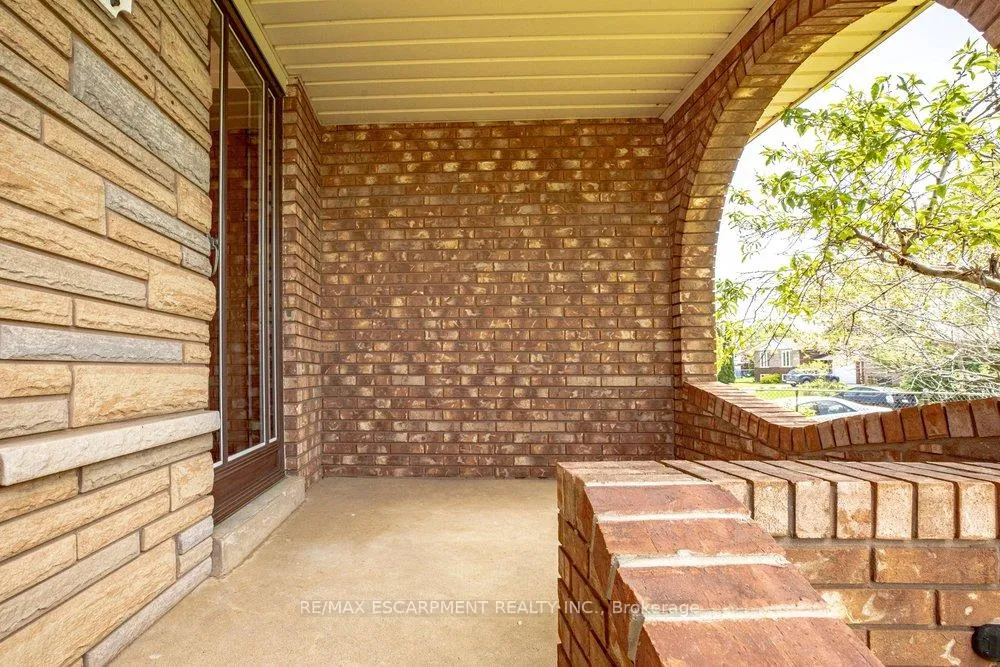 Photo 4 of 381 Red Oak Avenue, Hamilton, Stoney Creek — HOMEH