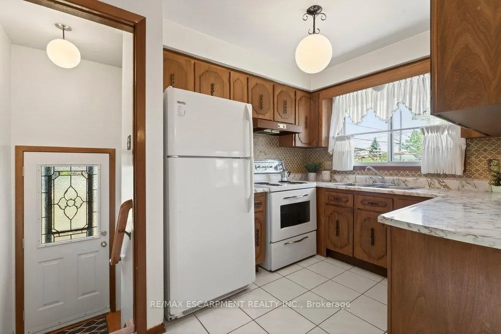 Photo 15 of 381 Red Oak Avenue, Hamilton, Stoney Creek — HOMEH
