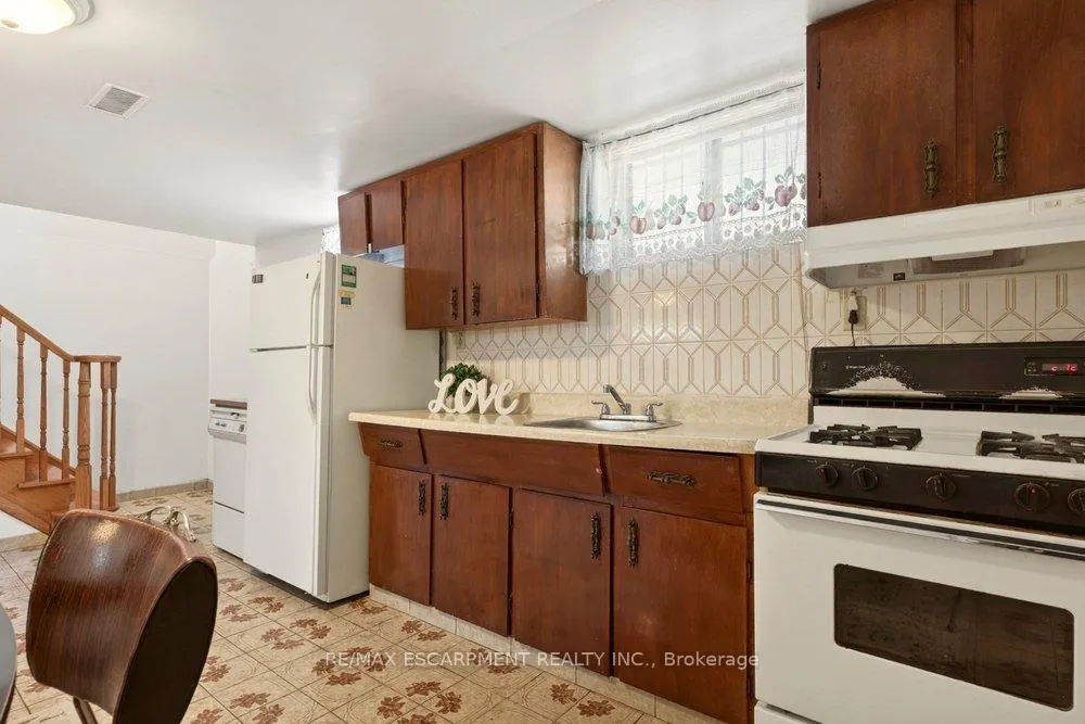 Photo 37 of 381 Red Oak Avenue, Hamilton, Stoney Creek — HOMEH