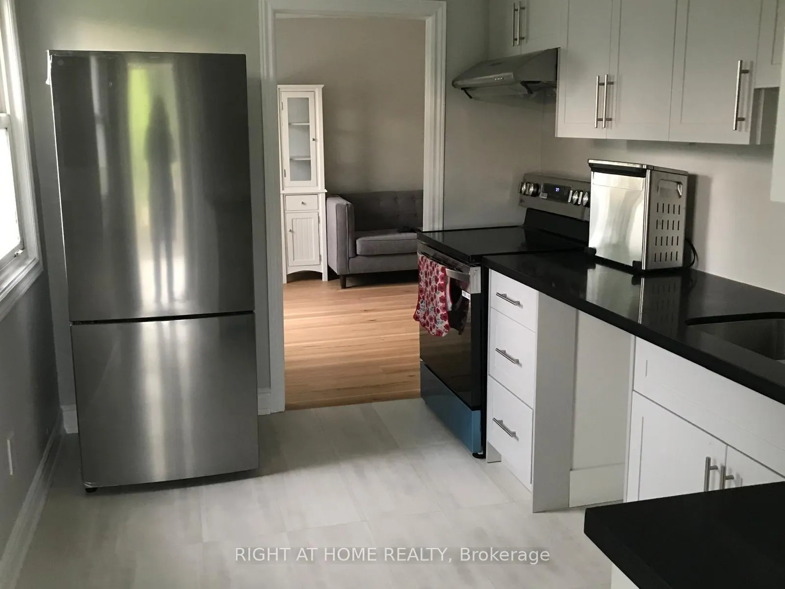 Photo 3 of Unit Upper, 33 Keele Street, St. Catharines, Burleigh Hill — HOMEH