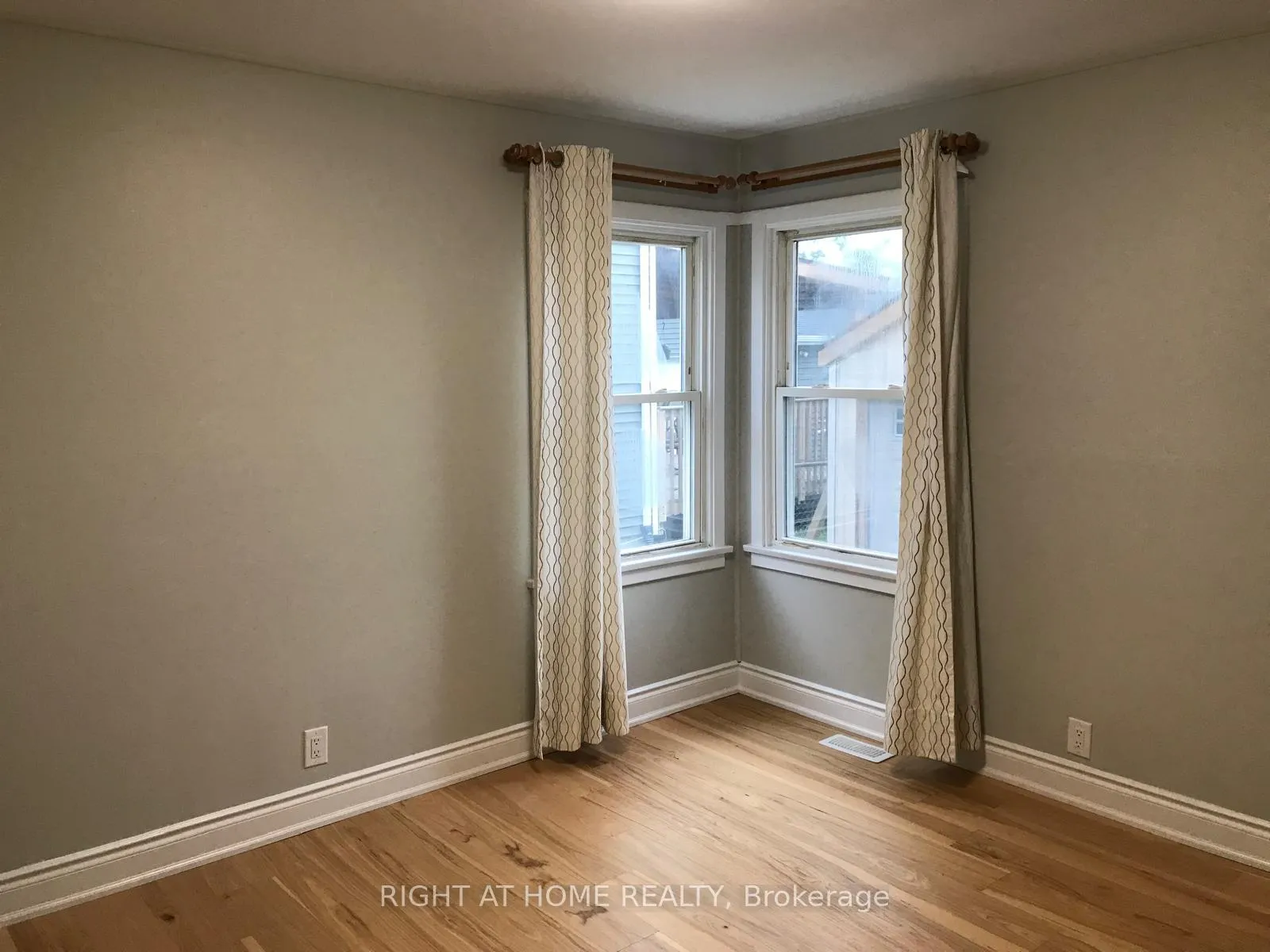 Photo 7 of Unit Upper, 33 Keele Street, St. Catharines, Burleigh Hill — HOMEH