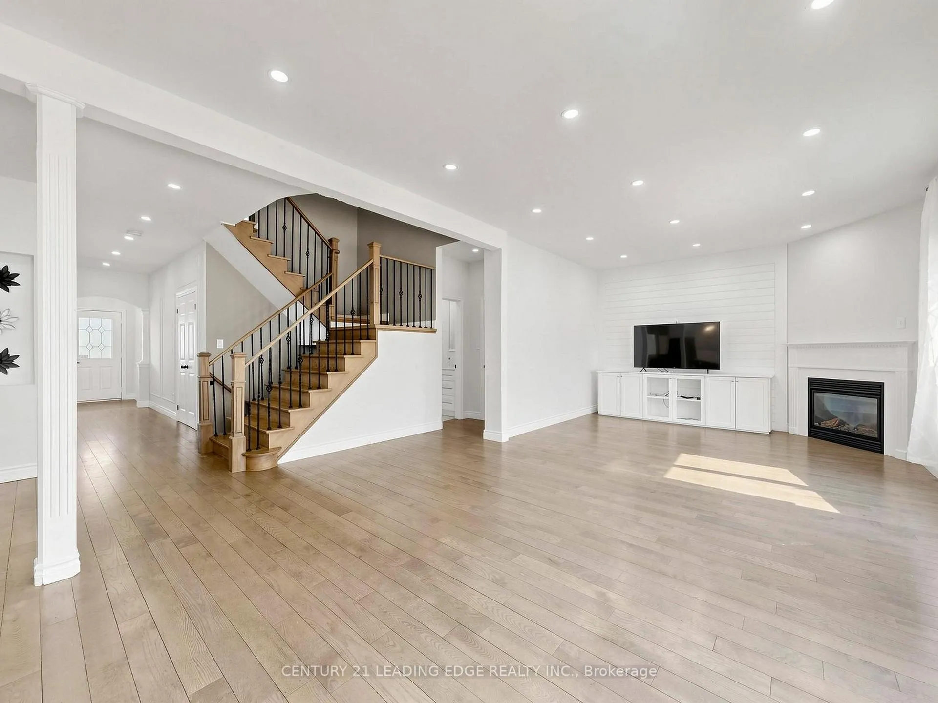 Photo 10 of 24 Saltspring Drive, Markham, Greensborough — HOMEH
