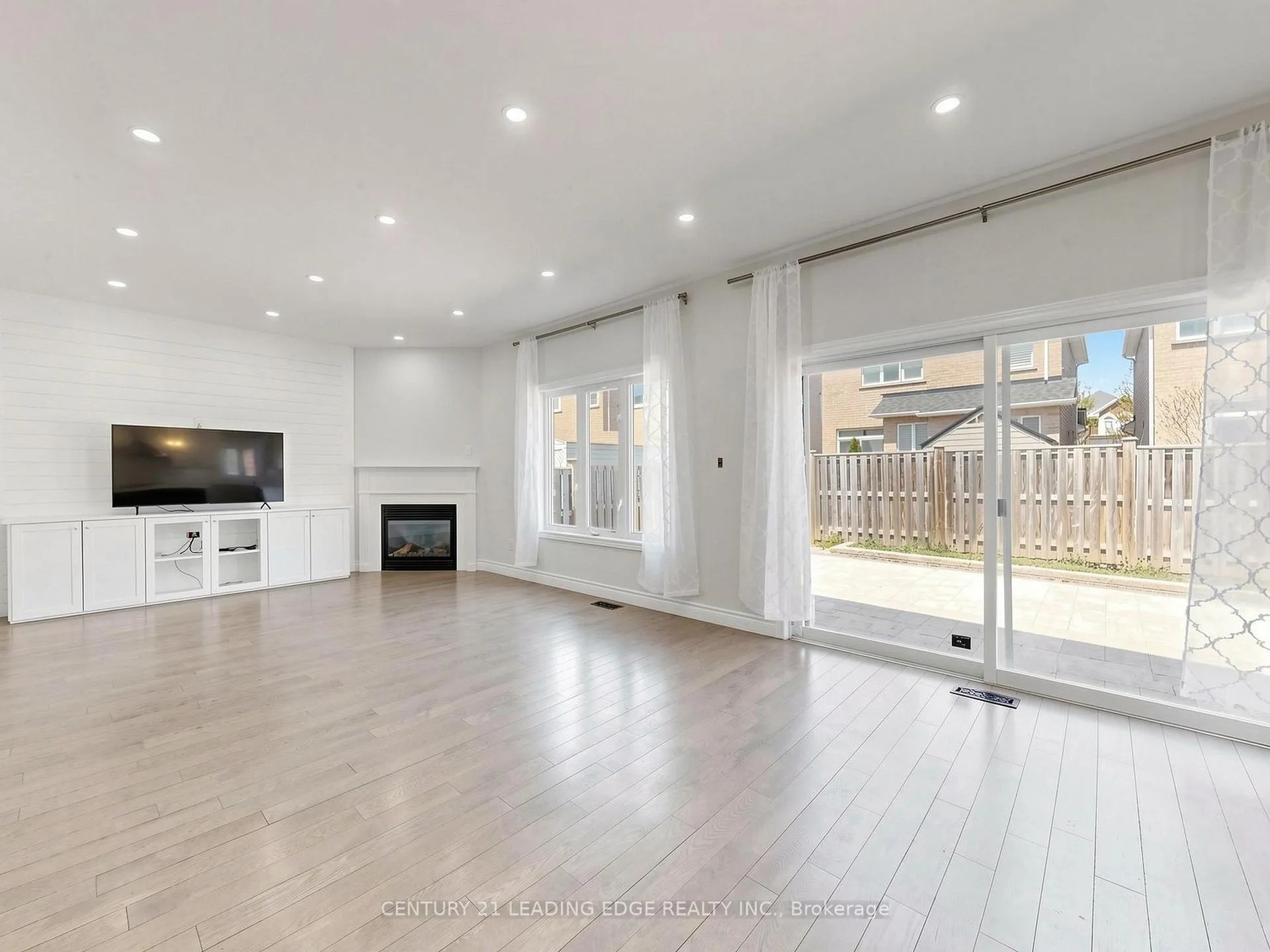 Photo 15 of 24 Saltspring Drive, Markham, Greensborough — HOMEH