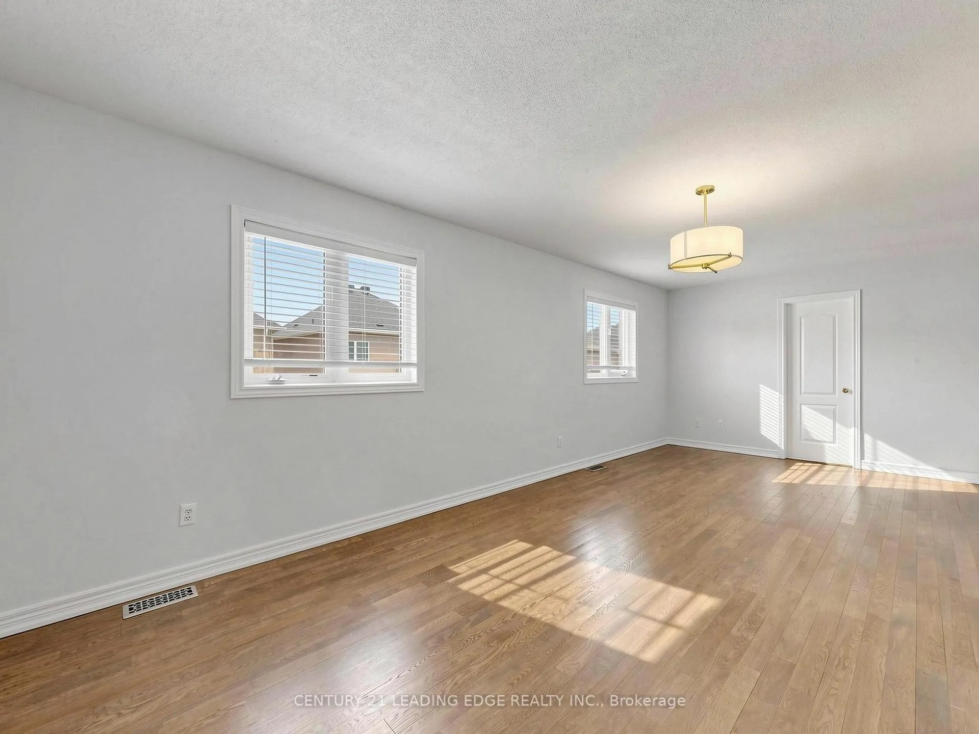 Photo 18 of 24 Saltspring Drive, Markham, Greensborough — HOMEH