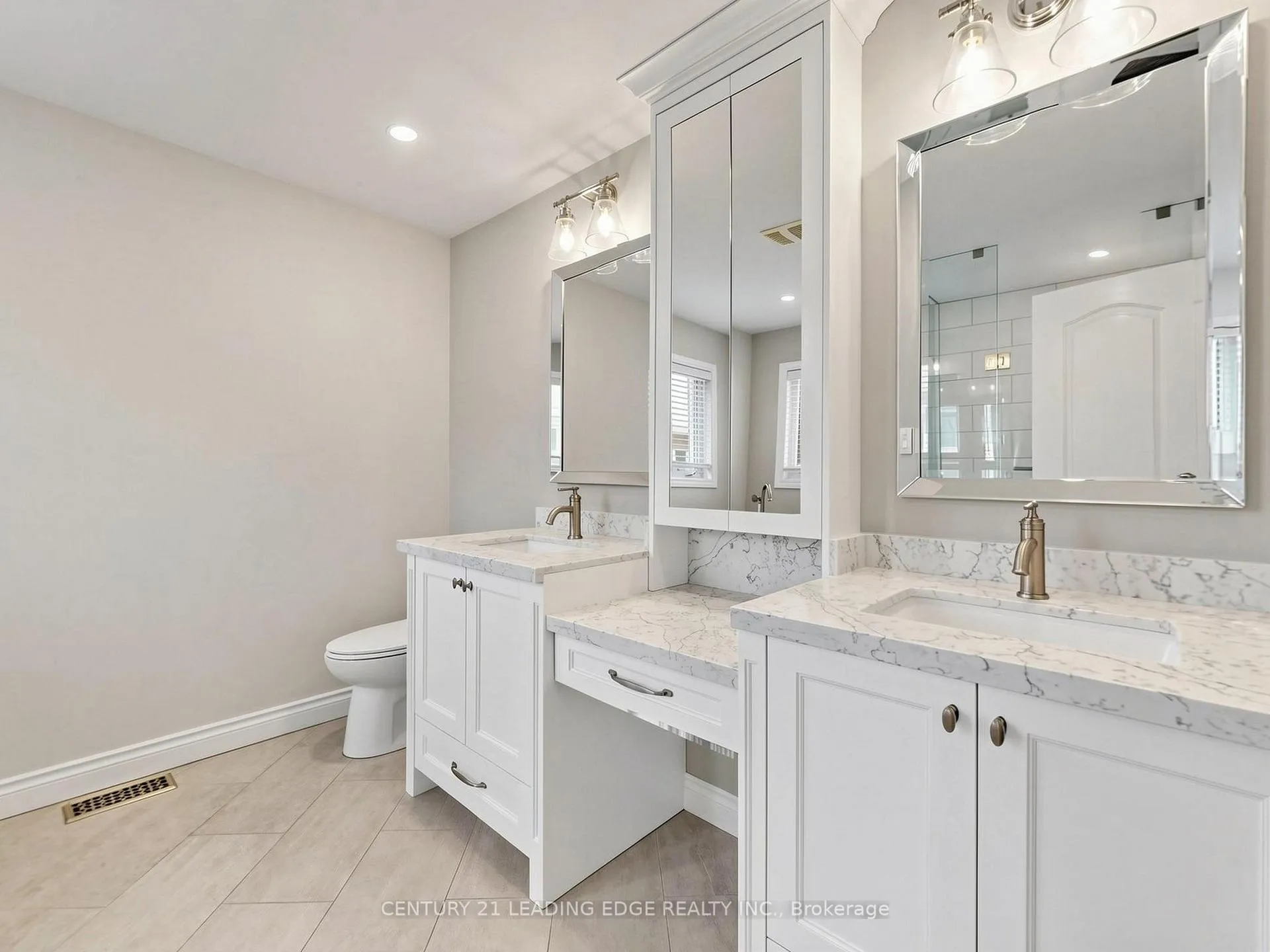 Photo 21 of 24 Saltspring Drive, Markham, Greensborough — HOMEH