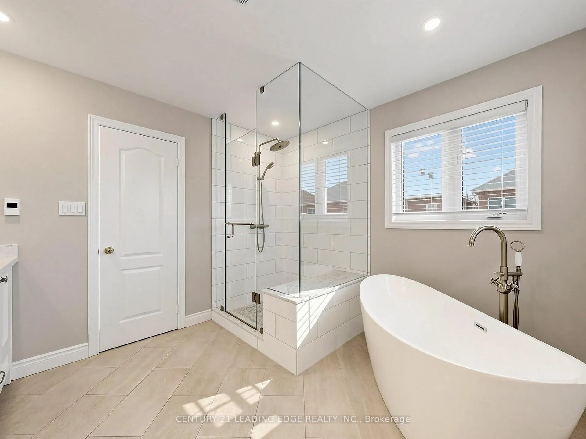 Photo 22 of 24 Saltspring Drive, Markham, Greensborough — HOMEH